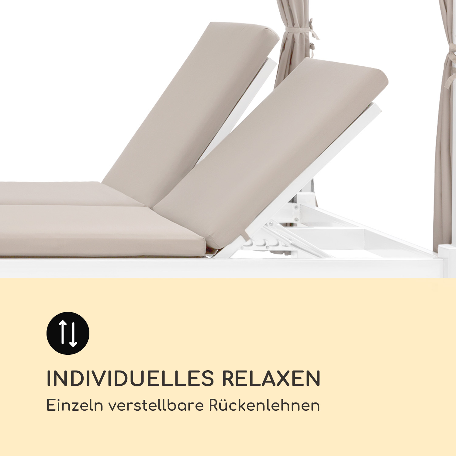 Weißer Outdoor-Liegestuhl mit verstellbaren Rückenlehnen, Text beschreibt die Funktion.