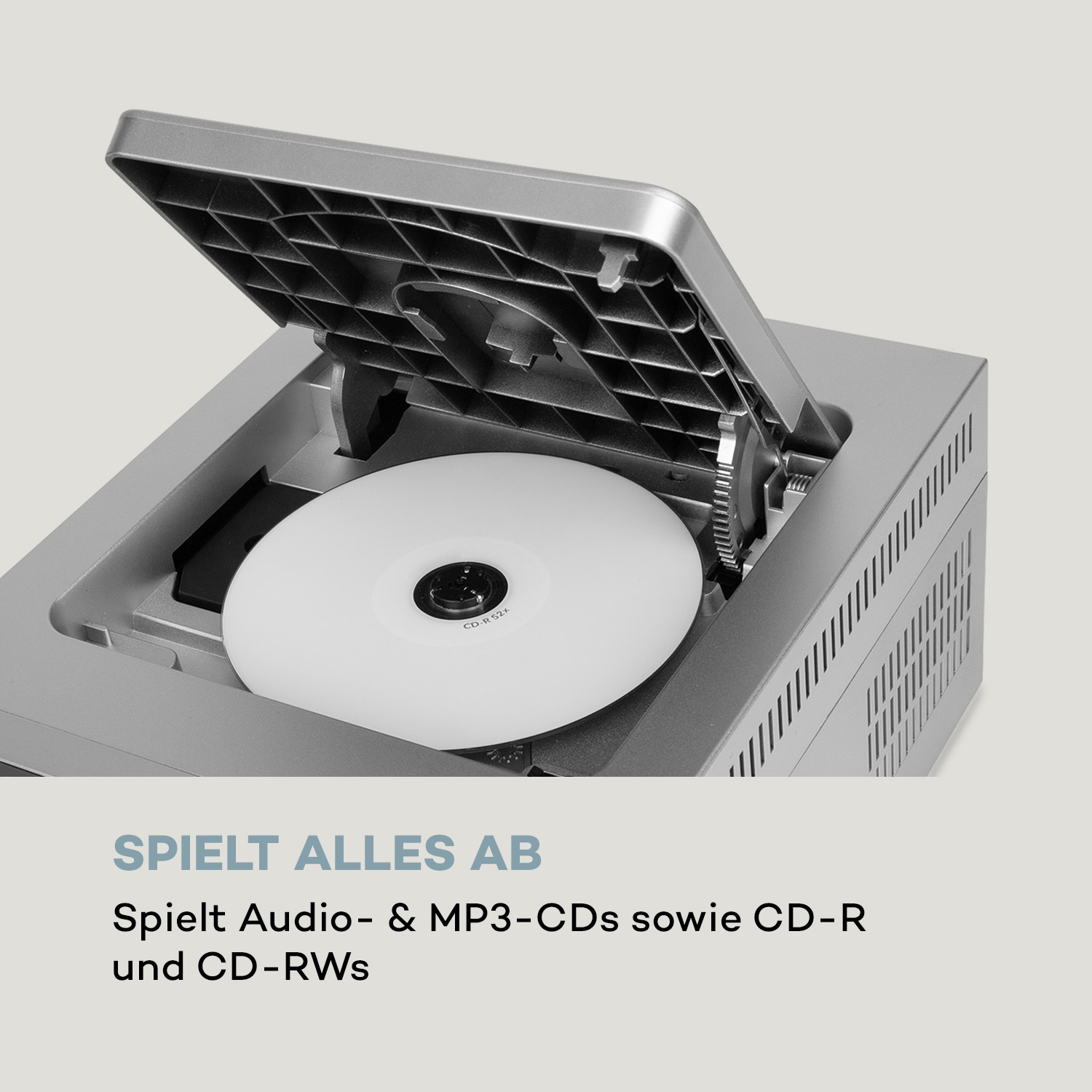 Silberner CD-Player mit offenem Fach und einer weißen CD darin, mit Text: Spielt alles ab.