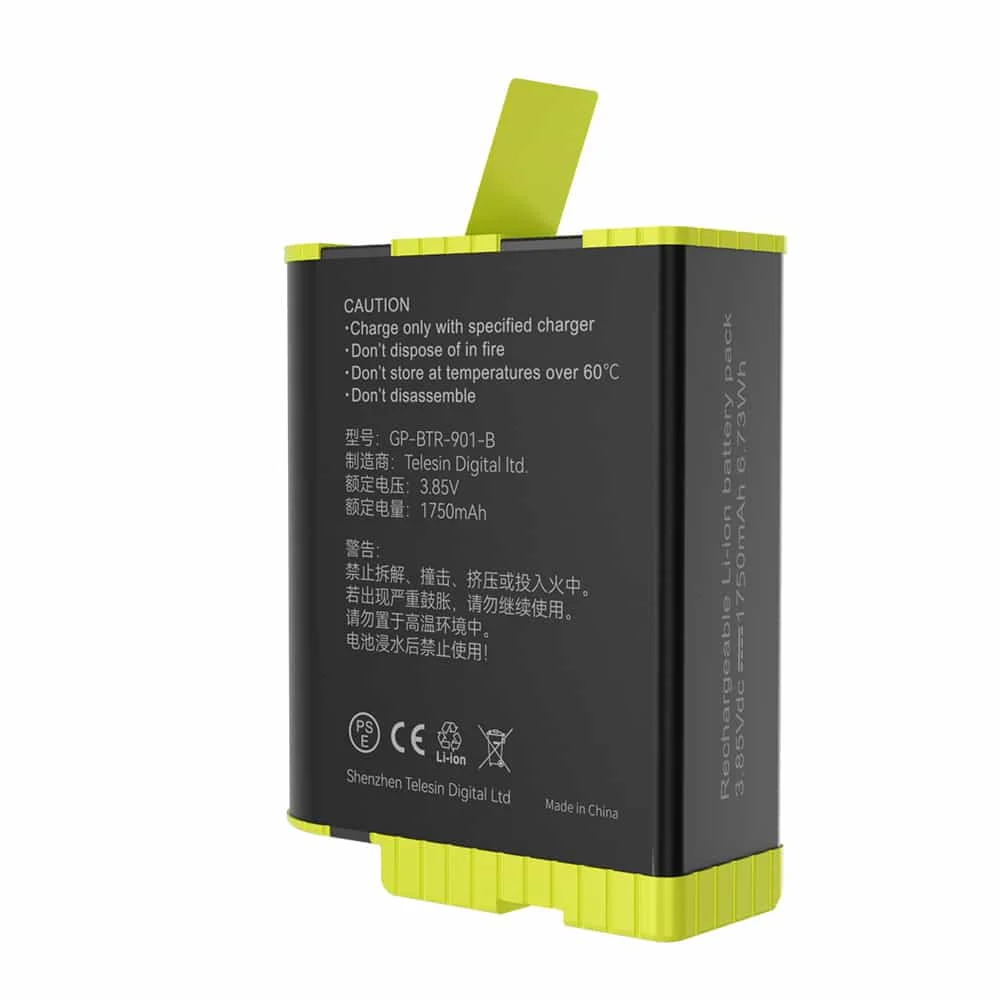 Un bloc-batterie rectangulaire noir et vert avec des étiquettes d'avertissement. La batterie est pour un appareil photo numérique.