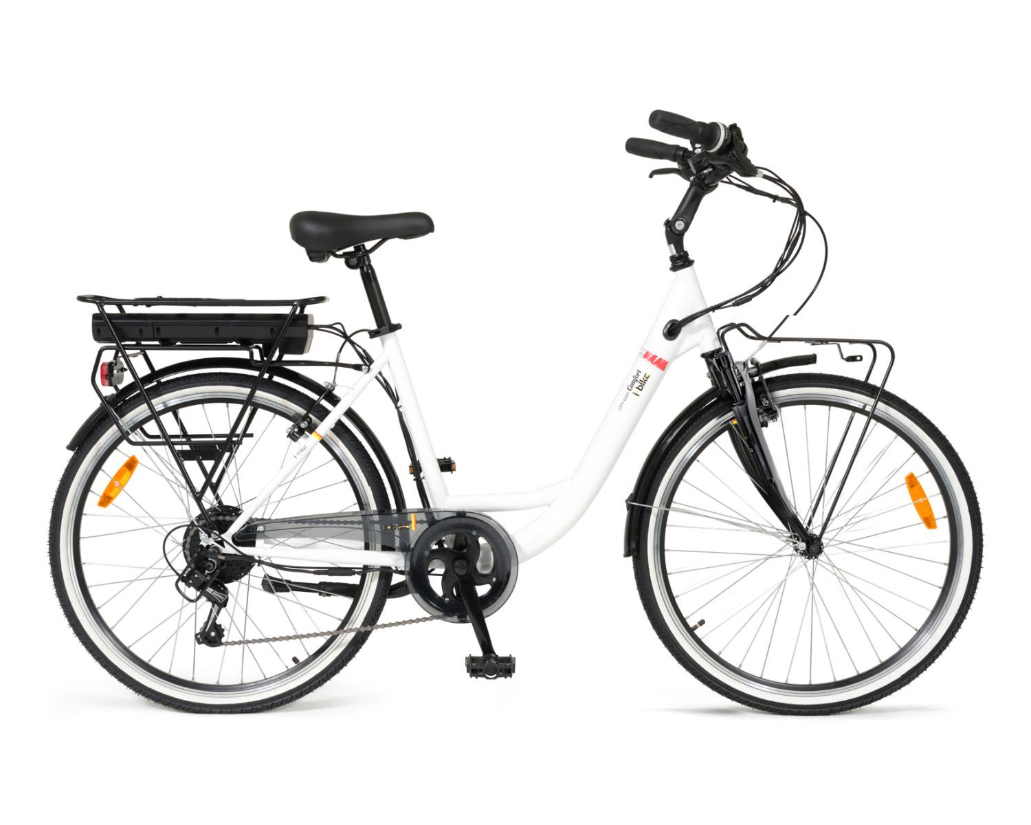 Bicicletta elettrica bianca con dettagli neri, su sfondo bianco, vista laterale.