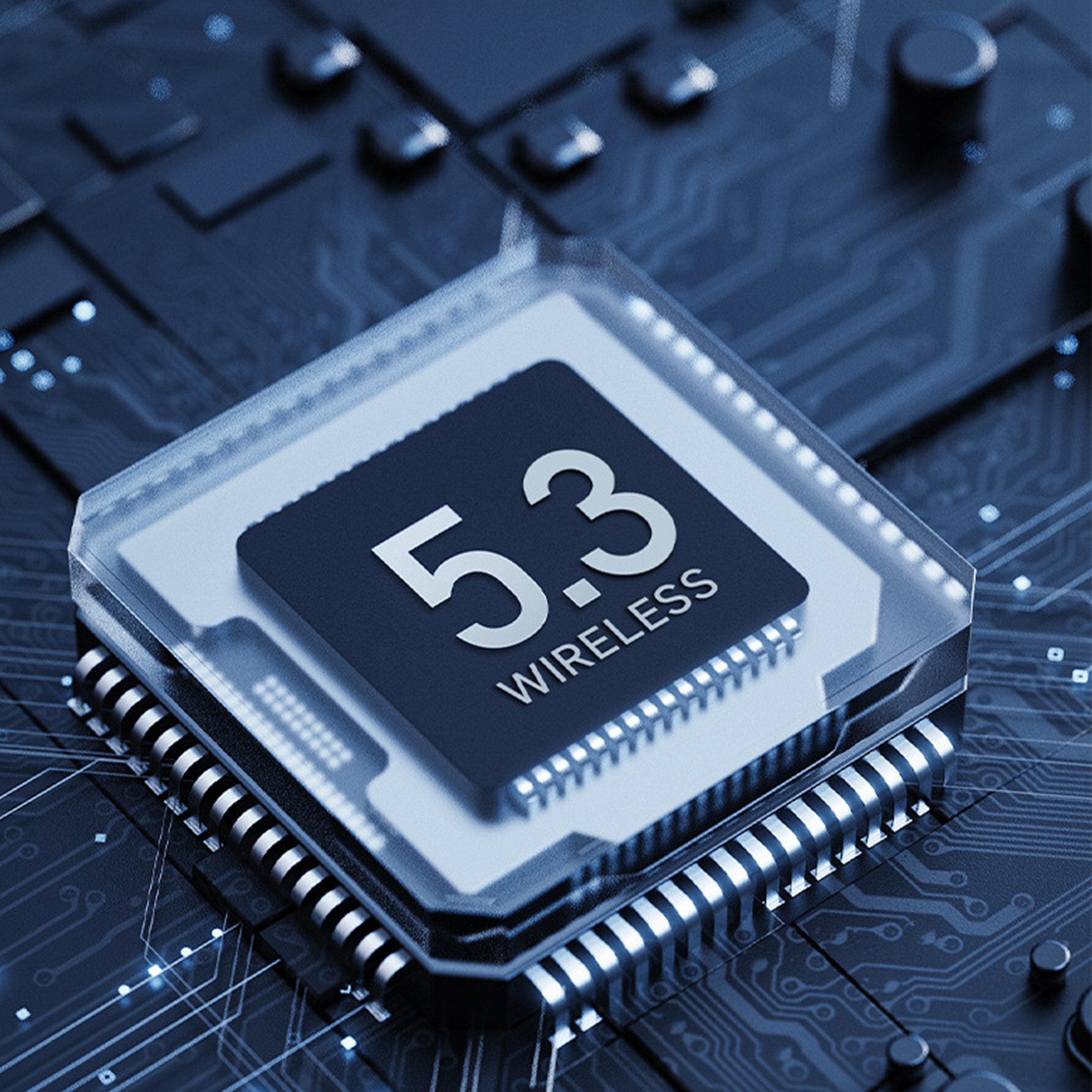 Nahaufnahme einer schwarzen Leiterplatte mit einem quadratischen Chip mit der Aufschrift '5.3 WIRELESS'. Das Board hat einen blauen Farbton.