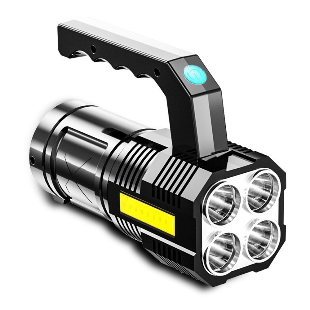 Eine schwarze und silberne Taschenlampe mit vier Lichtern und einem Griff. Der Hintergrund ist eine weiße Oberfläche.
