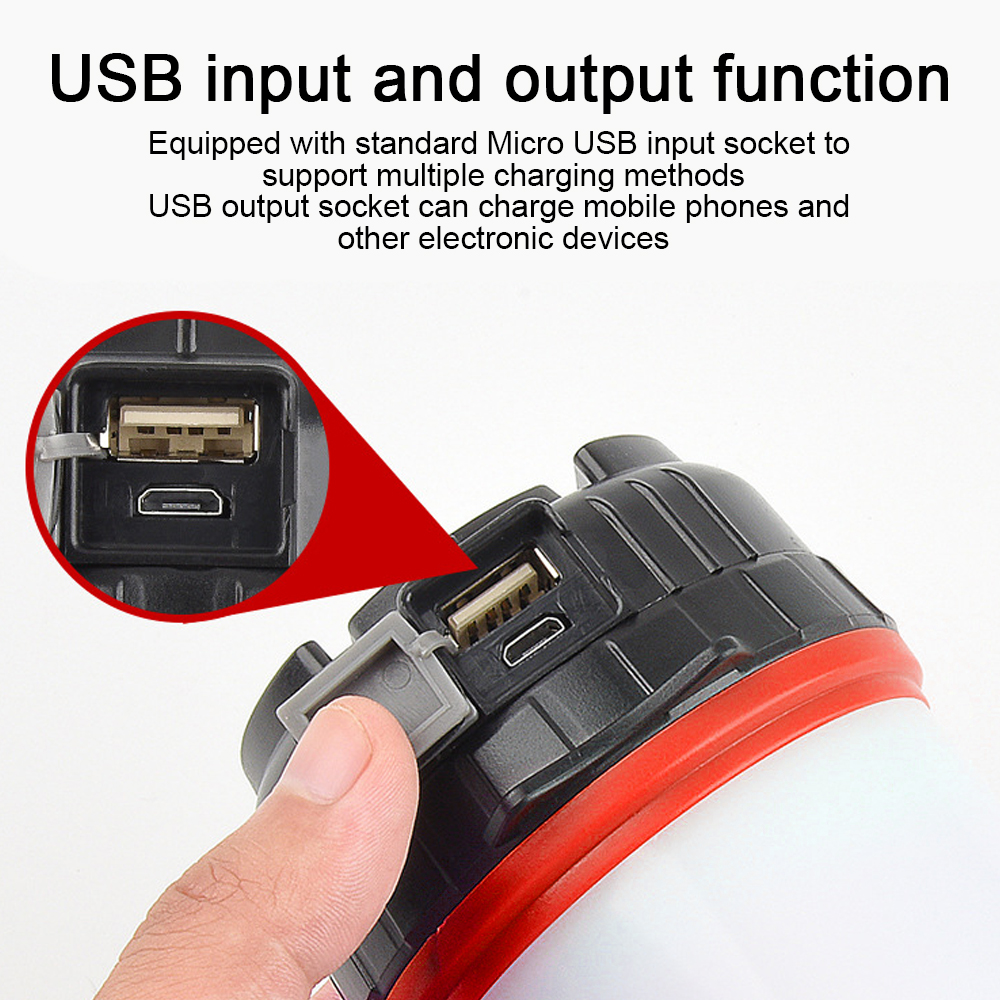 Nahaufnahme einer schwarzen Taschenlampe mit USB-Anschlüssen, mit roter Markierung.