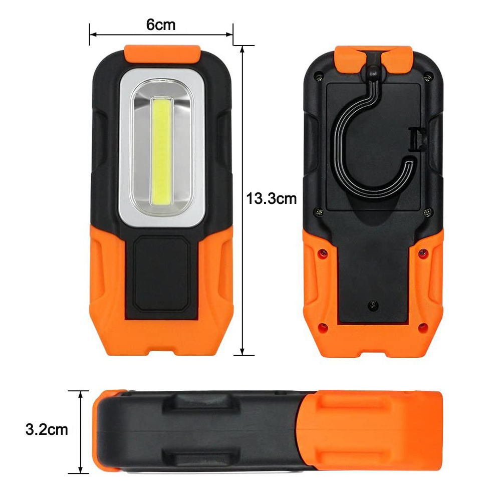Eine schwarze und orangefarbene Taschenlampe mit Maßen. Sie hat ein Licht und einen Haken auf der Rückseite.
