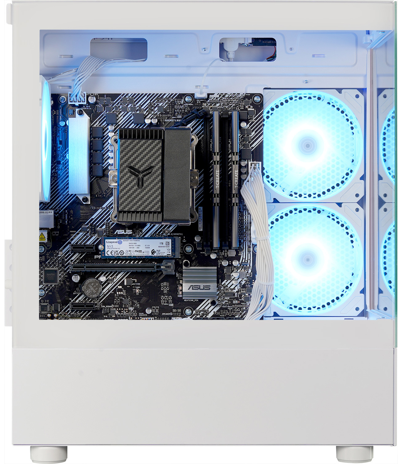 In einem weißen Computergehäuse: Mainboard, Lüfter und Komponenten, blau beleuchtet.