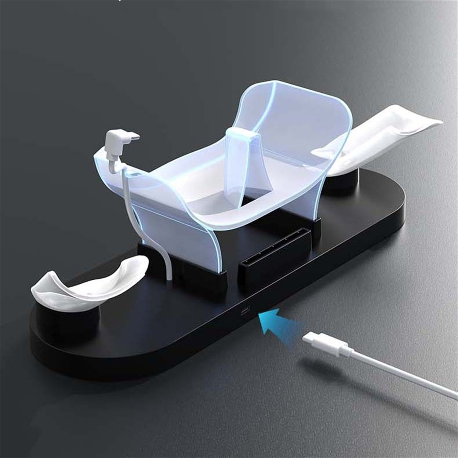 Weißer und transparenter Konsolenständer mit angeschlossenem USB-Kabel. Schwarze Basis mit weißem Kabel.