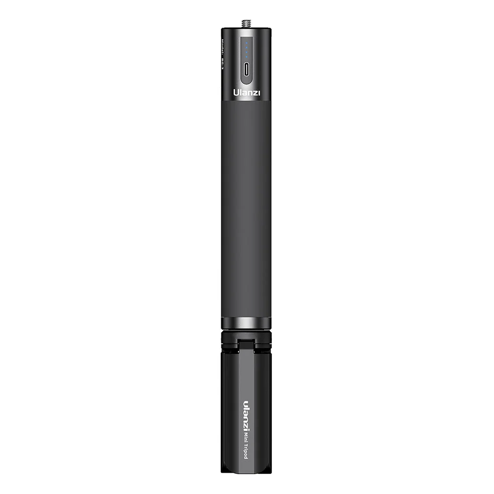 Zwarte selfiestick met een statief. Witte achtergrond.