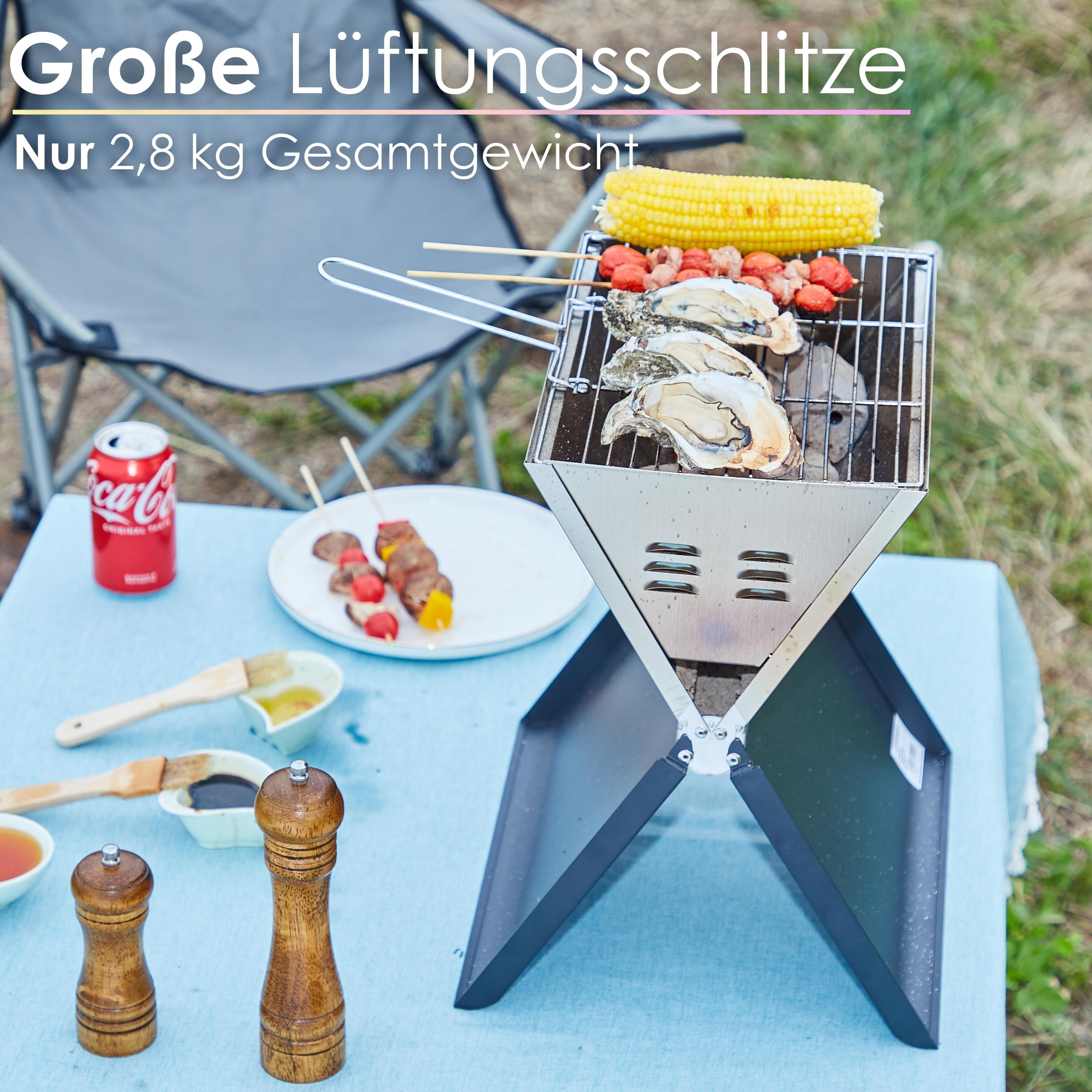 Tragbarer Grill mit Essen. Mais, Austern und Spieße auf dem Grill. Text: 'Große Lüftungsschlitze & 2,8 kg'.