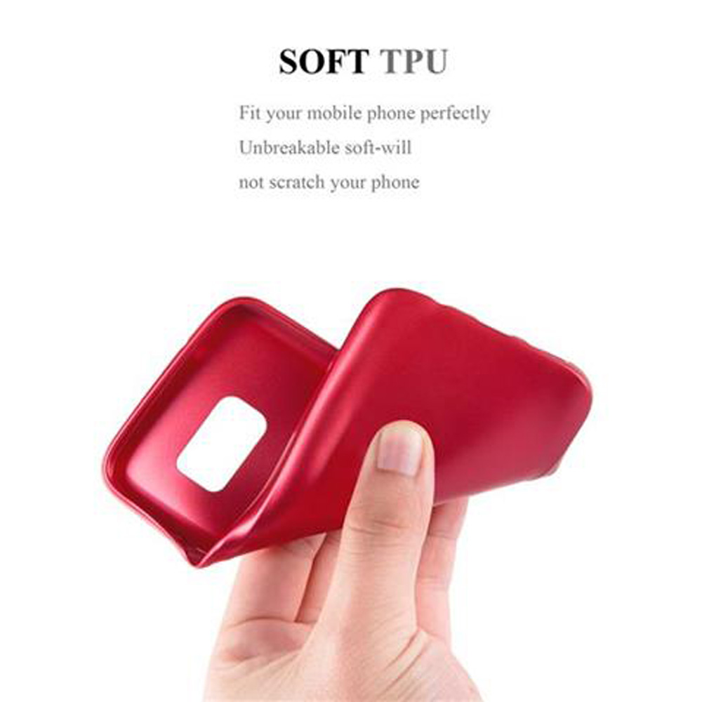 Una funda roja para teléfono sostenida por una mano. La funda tiene un recorte para la cámara y una textura suave.
