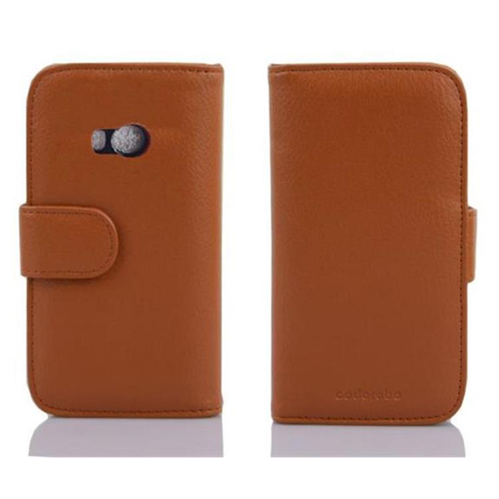 Una funda de teléfono marrón, vista frontal y trasera. La funda tiene un cierre magnético y un recorte para la cámara.