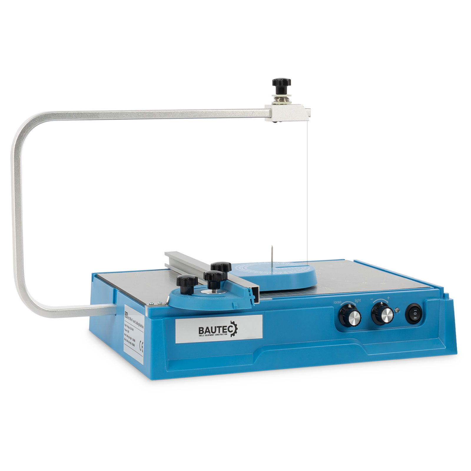 Eine blaue Schaumstoffschneidemaschine mit silbernem Arm und Klinge. Sie steht auf einer weißen Oberfläche mit Bedienknöpfen.