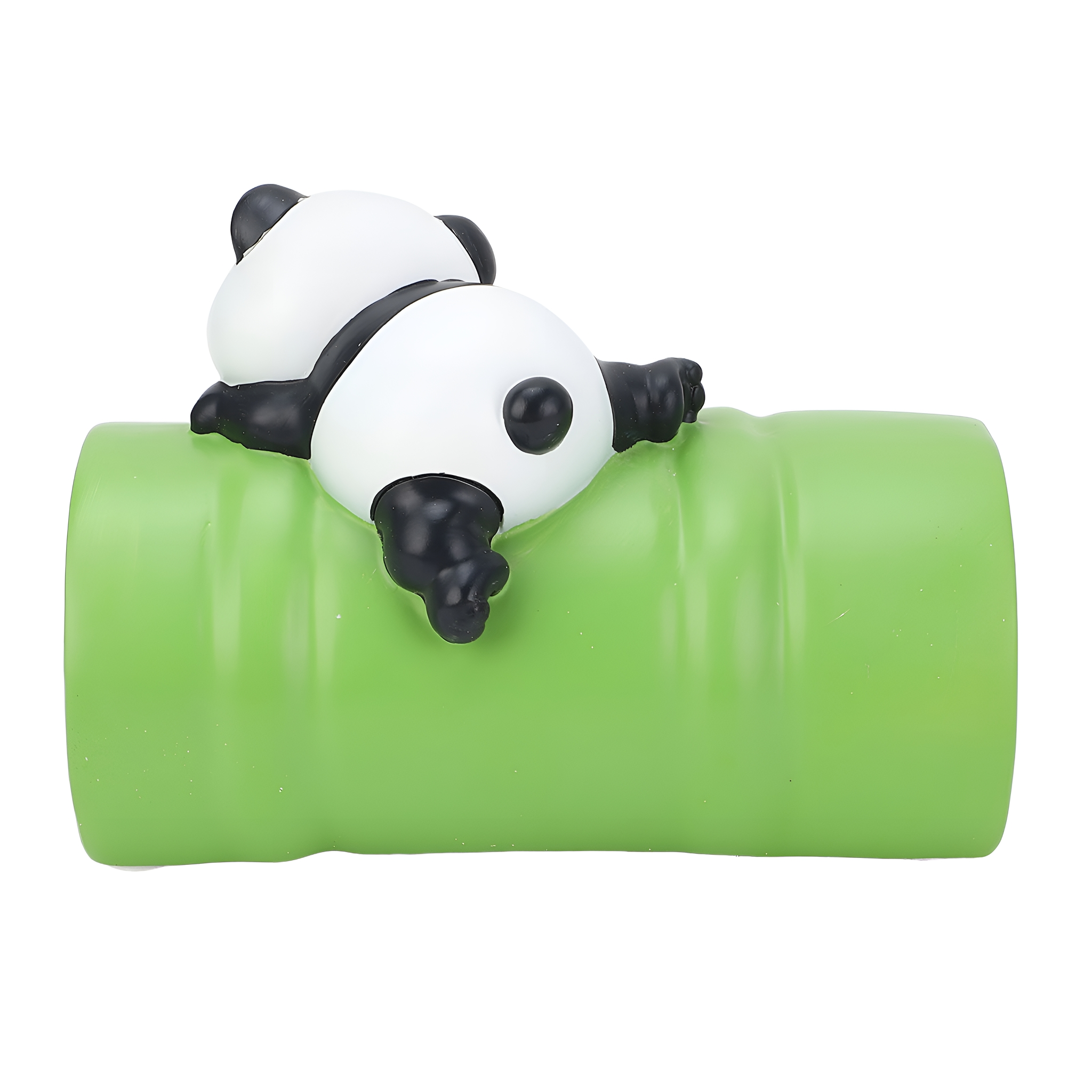 Ein Spielzeugpanda liegt auf einem grünen Zylinder. Schwarz-weißer Panda, grüner Zylinder.
