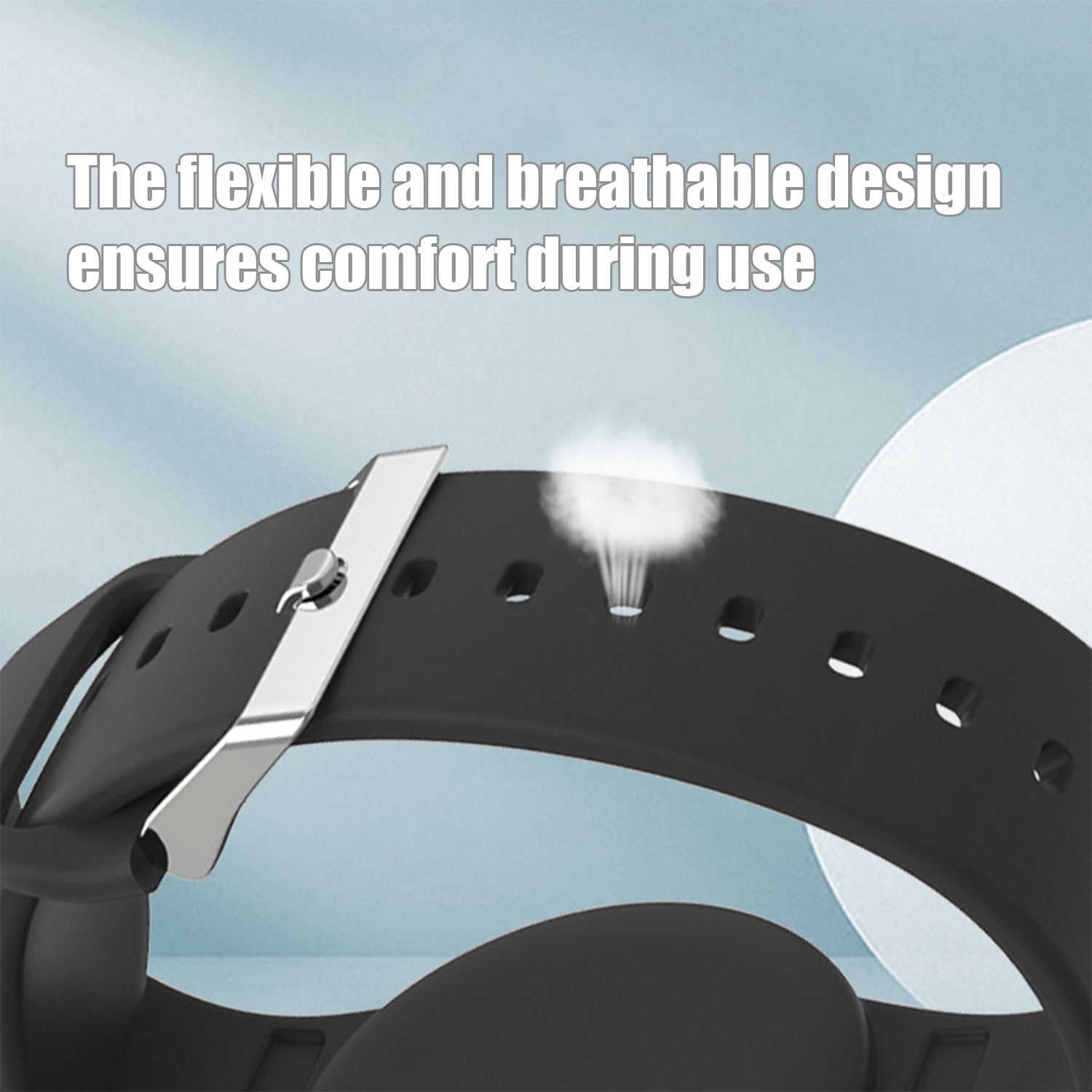 Czarny pasek smartwatch z srebrną klamrą, zbliżenie na design.