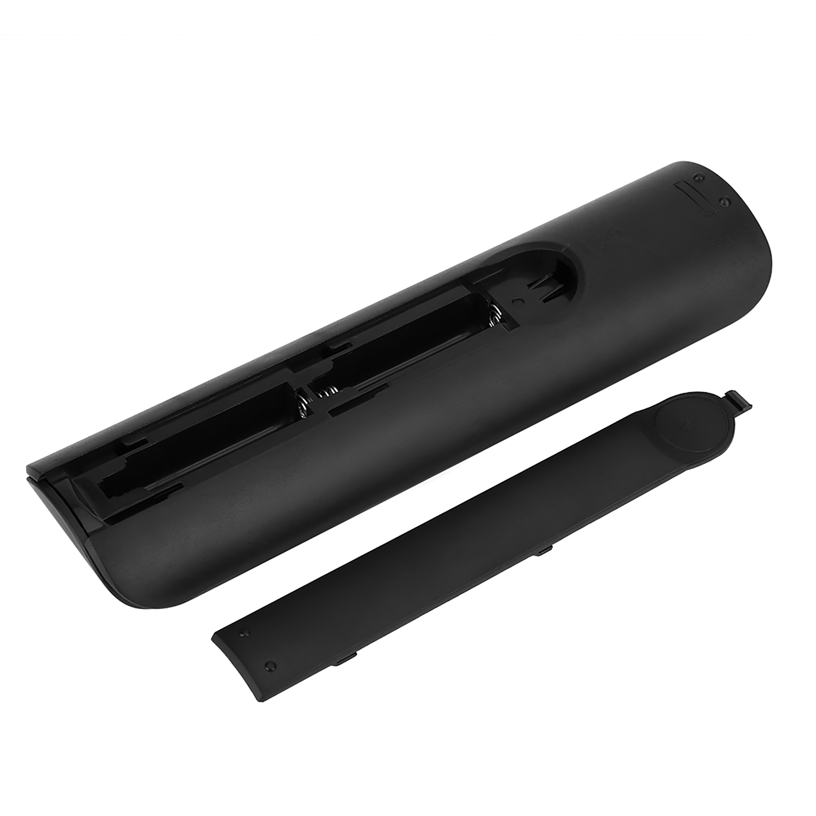 Schwarze TV-Fernbedienung, geöffnet. Das Batteriefach ist sichtbar. Die Abdeckung liegt daneben.