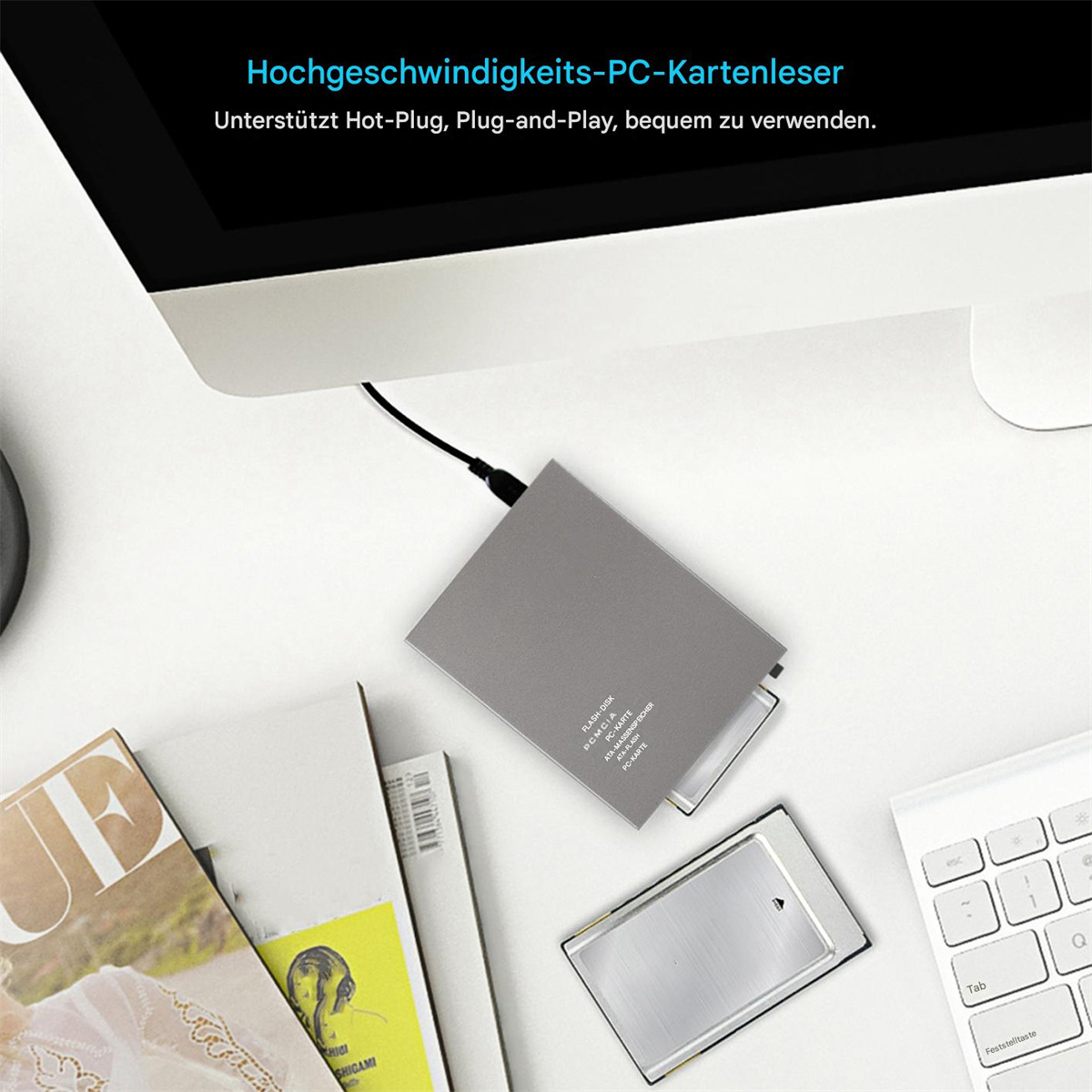 Computer-Setup mit Kartenleser und Zubeh ör auf dem Schreibtisch.