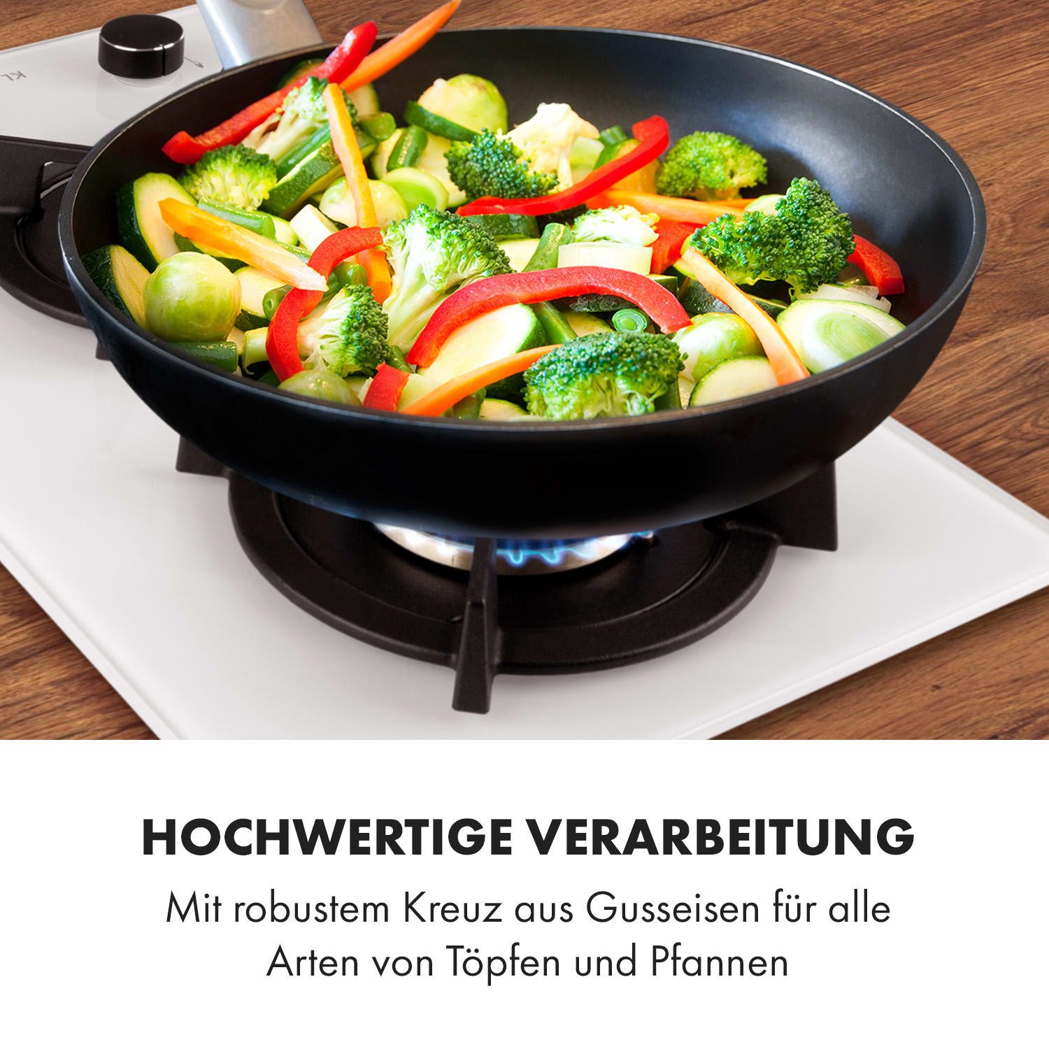 Eine Pfanne mit Gemüse, das auf einem Gasherd kocht, mit Text darunter, der Qualität angibt.