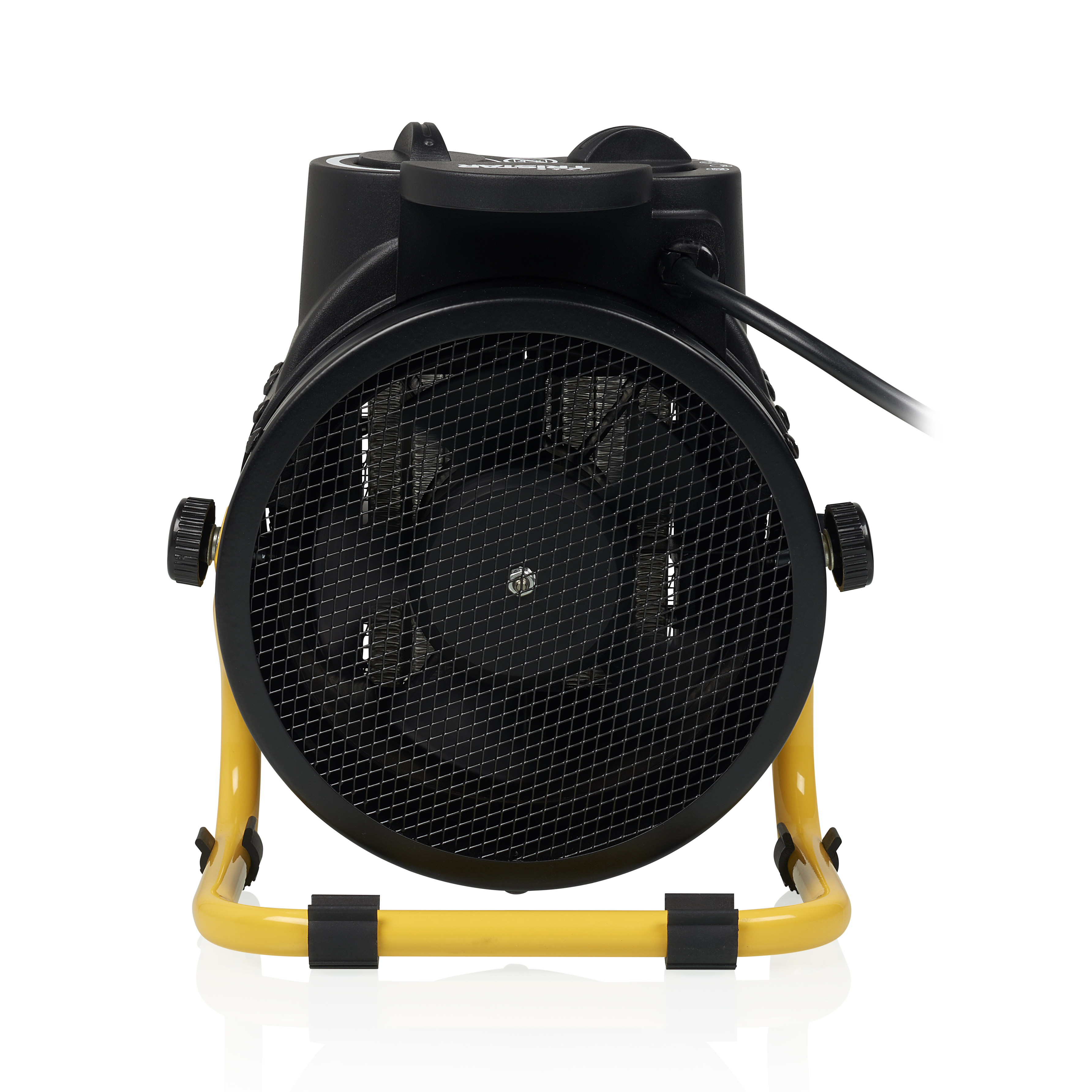 Zwarte industriële ventilator, gele frame. Vooraanzicht van de ventilator met een gaasafdekking.
