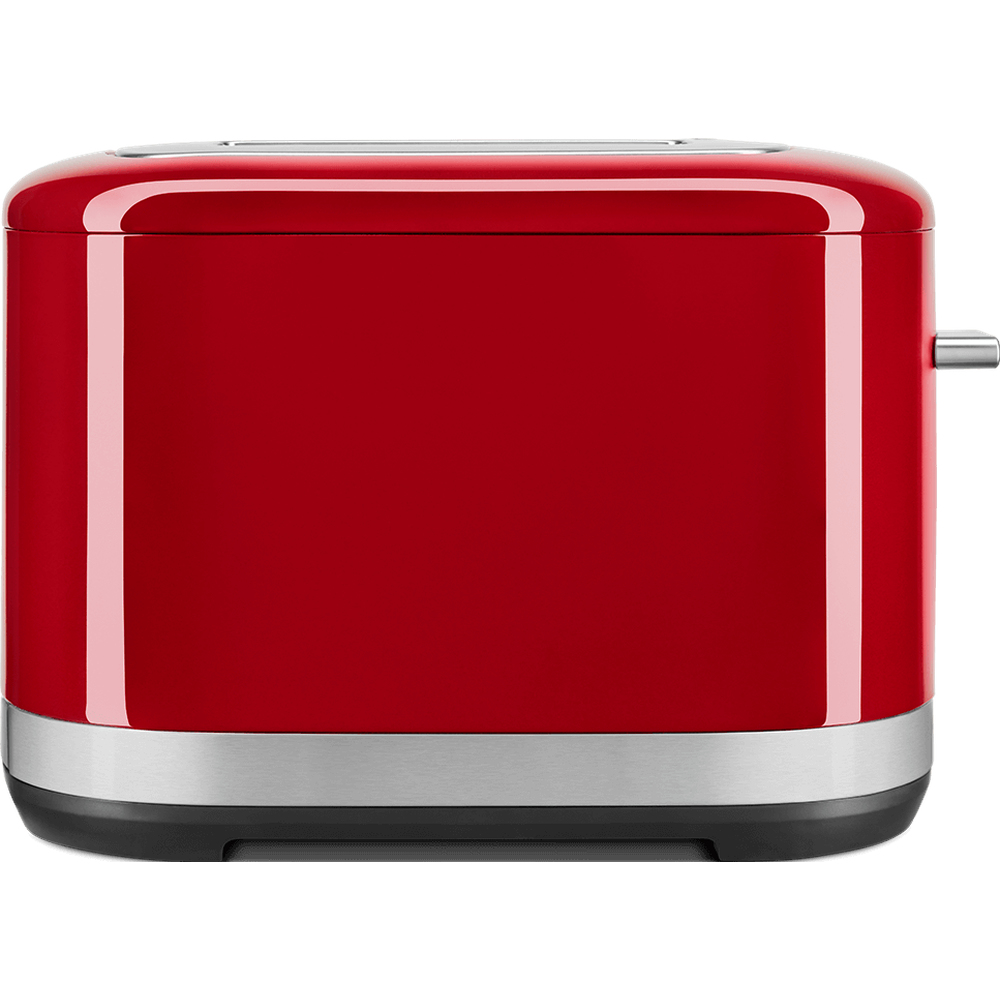 Altında gümüş bir şerit bulunan kırmızı bir KitchenAid tost makinesi. İki yuvası ve bir tutamağı var.