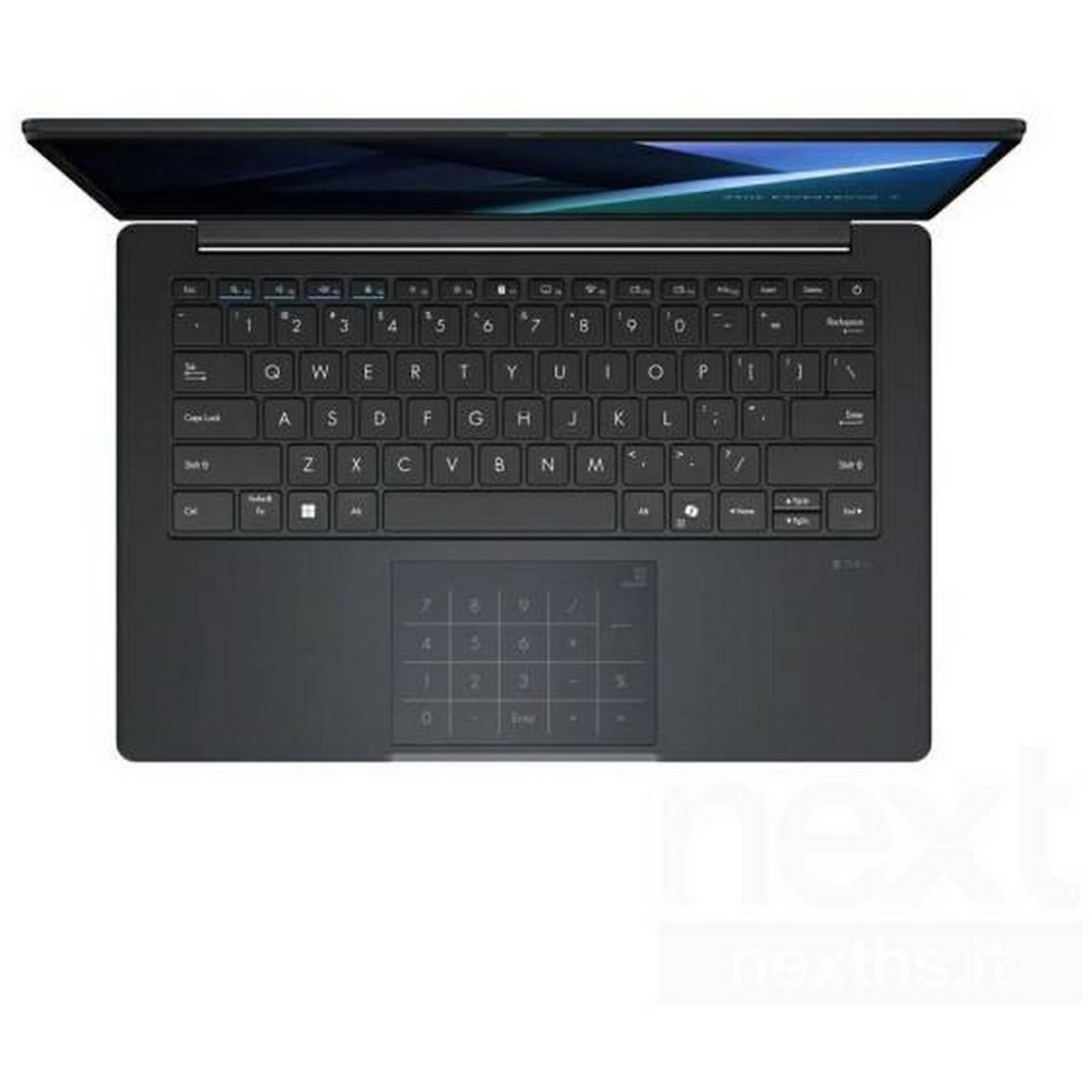 Laptop nero aperto, tastiera e touchpad visibili, su sfondo bianco.
