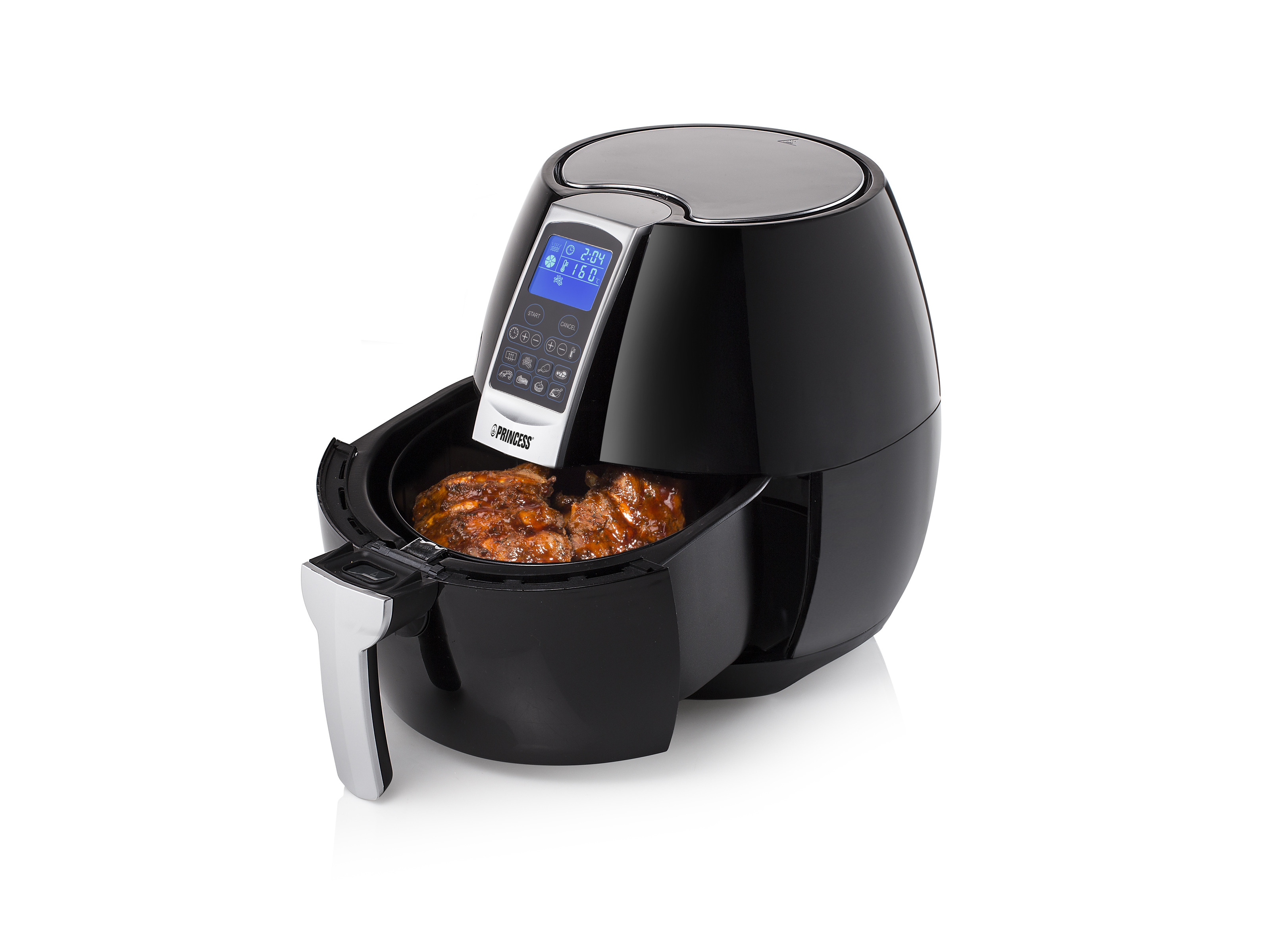 Friggitrice ad aria nera con cibo all'interno, pannello display e manico argentato.