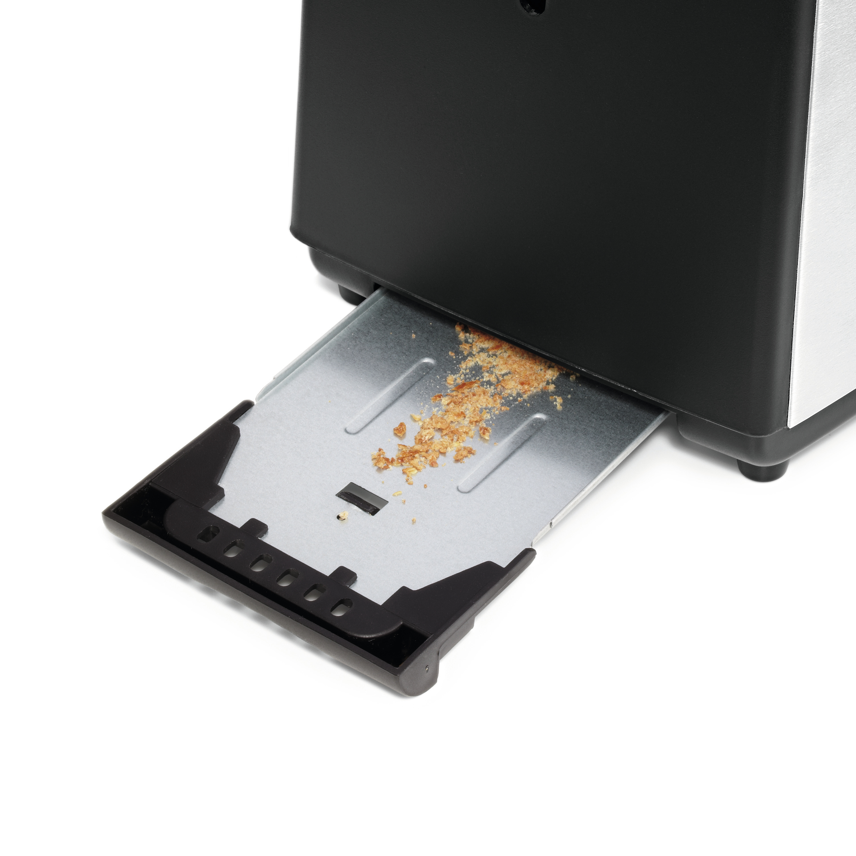 Toster z wysuniętą tacką na okruchy, ujawniający okruchy chleba.