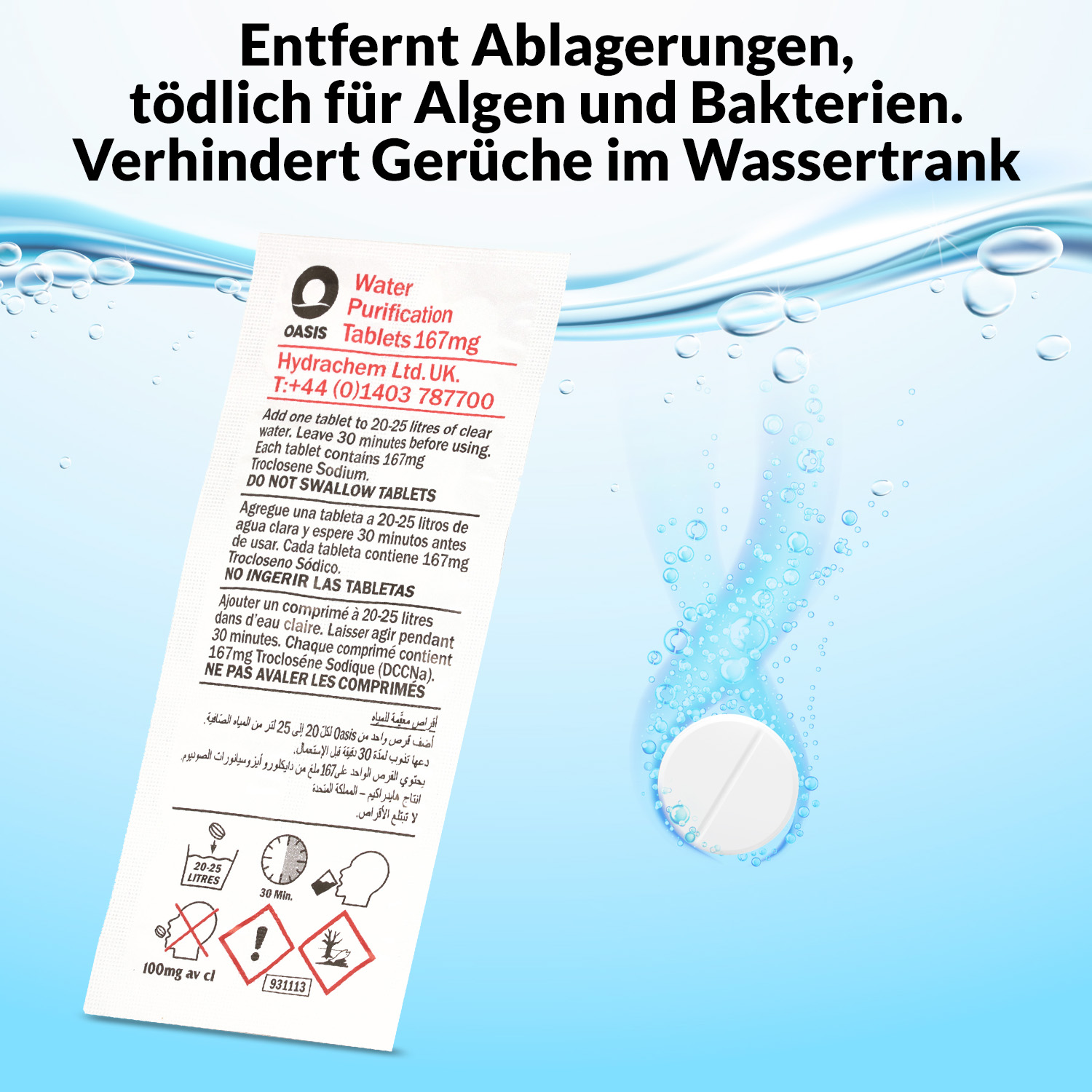 Eine weiße Wasserreinigungstablette, die sich in Wasser auflöst. Die Verpackung ist sichtbar.