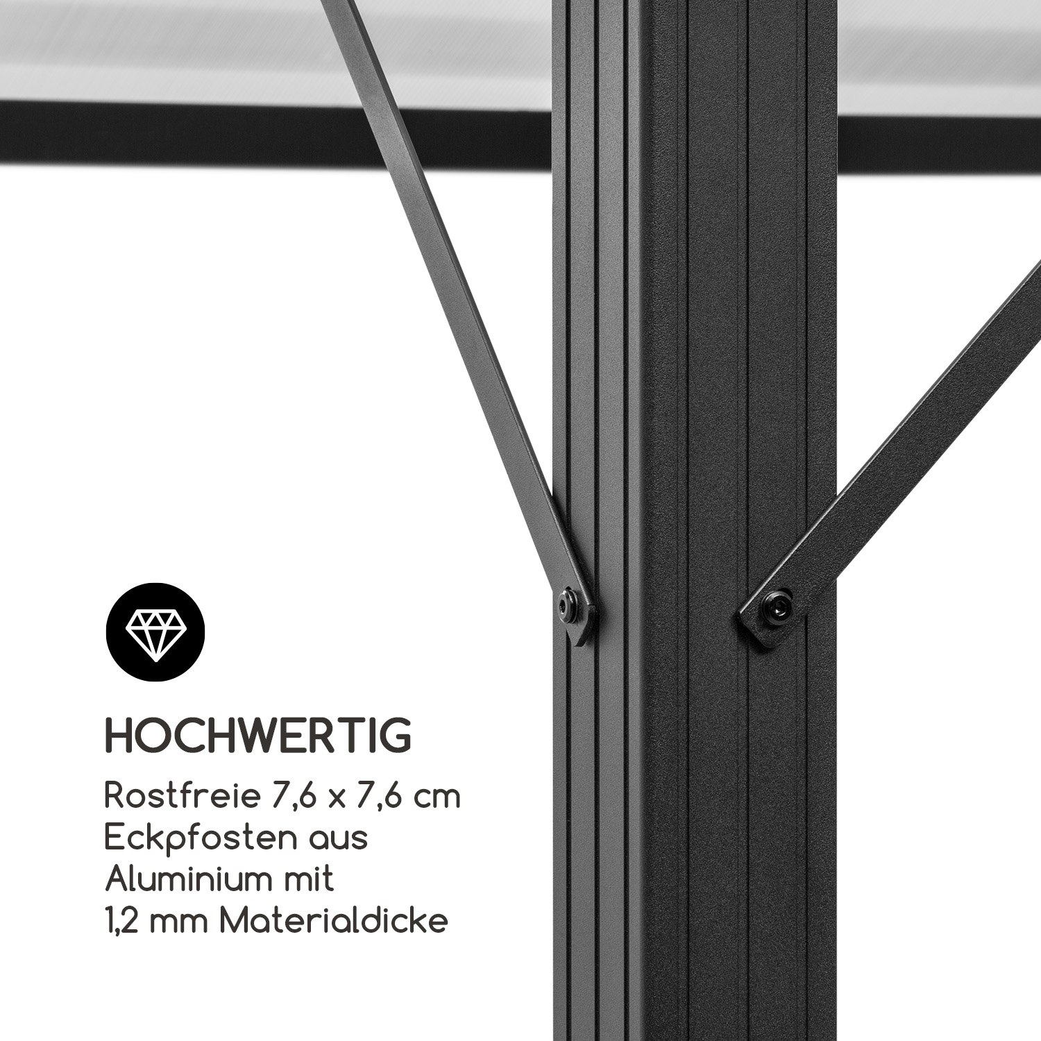 Ein Detail der weißen Pavillonstruktur. Hintergrund: ein schwarz-weißer Hintergrund.
