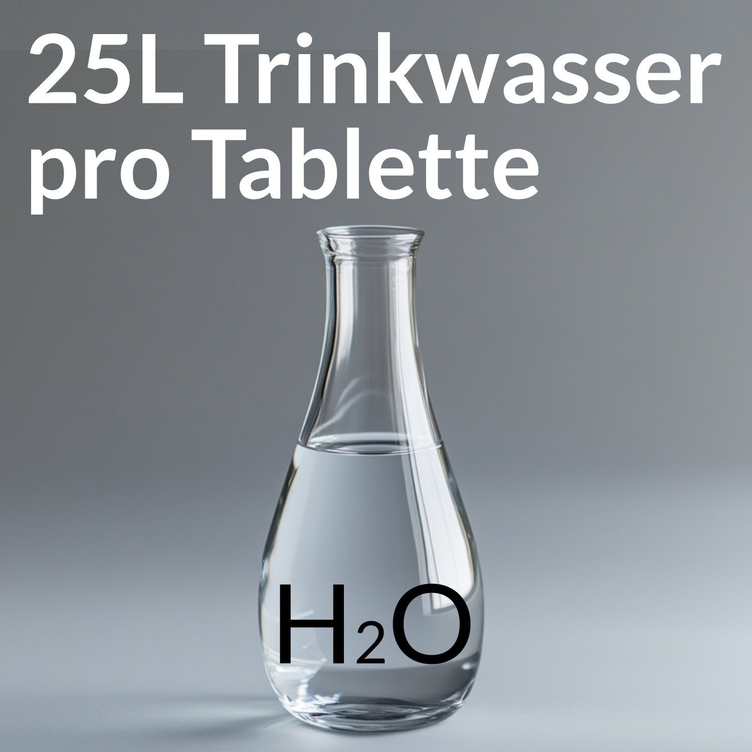 Eine klare Glasflasche mit Wasser und der chemischen Formel H2O.