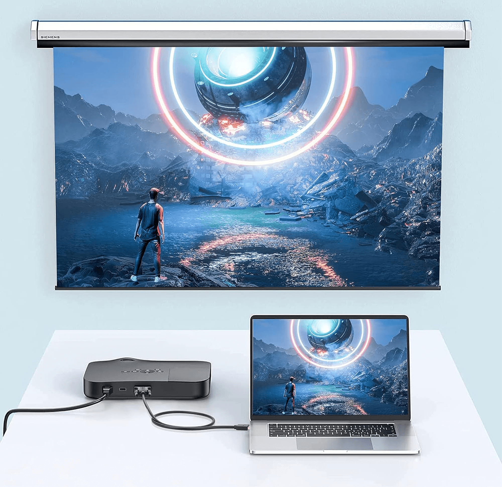 Projektor wyświetlający scenę science fiction z mężczyzną, laptopem i podłączonym urządzeniem na białym stole.