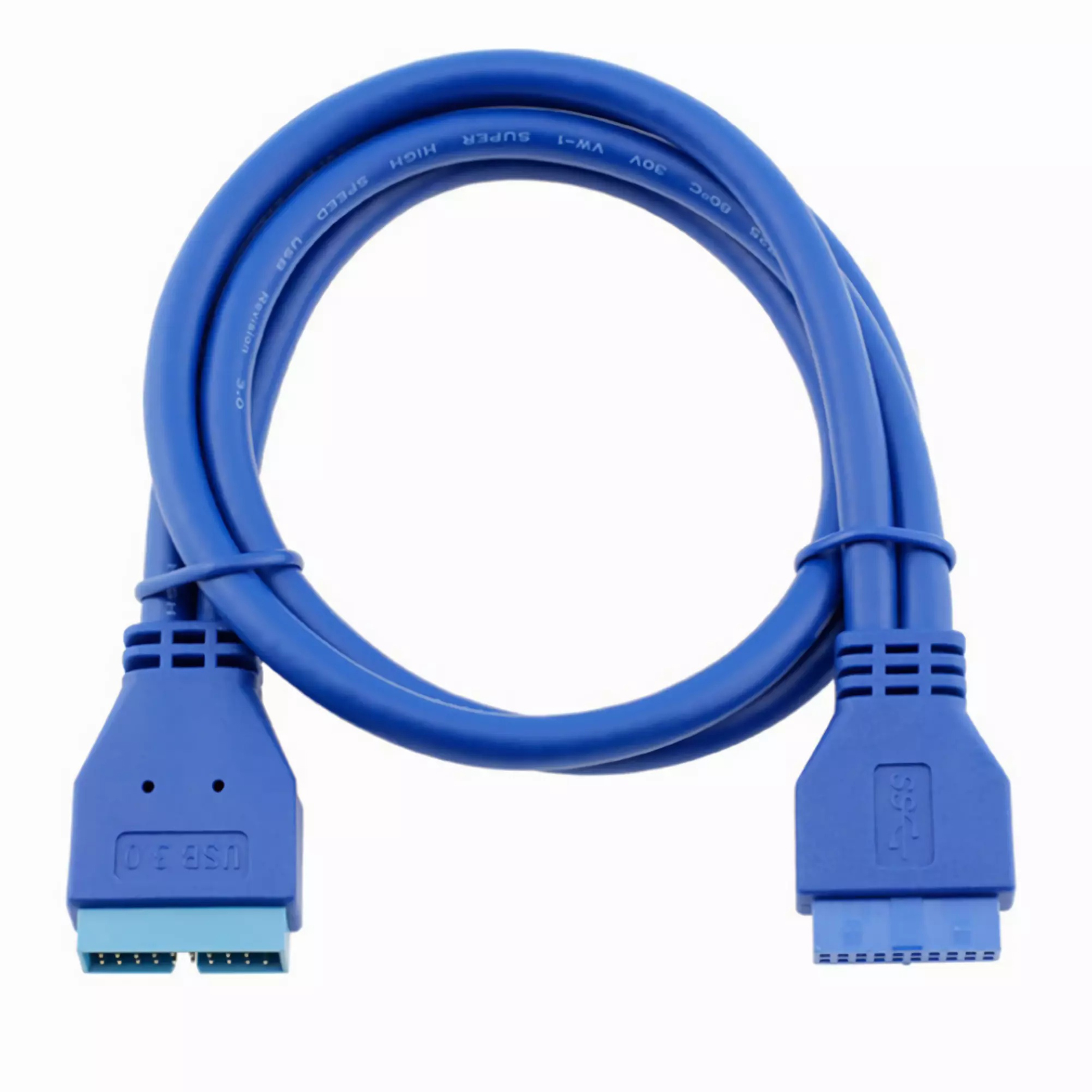 Ein blaues USB 3.0-Kabel mit zwei Steckern, auf weißem Hintergrund aufgerollt. Die Stecker sind blau.