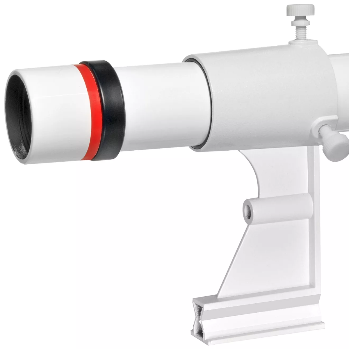 Primer plano de un telescopio blanco con detalles en rojo y negro, montado en un soporte blanco.