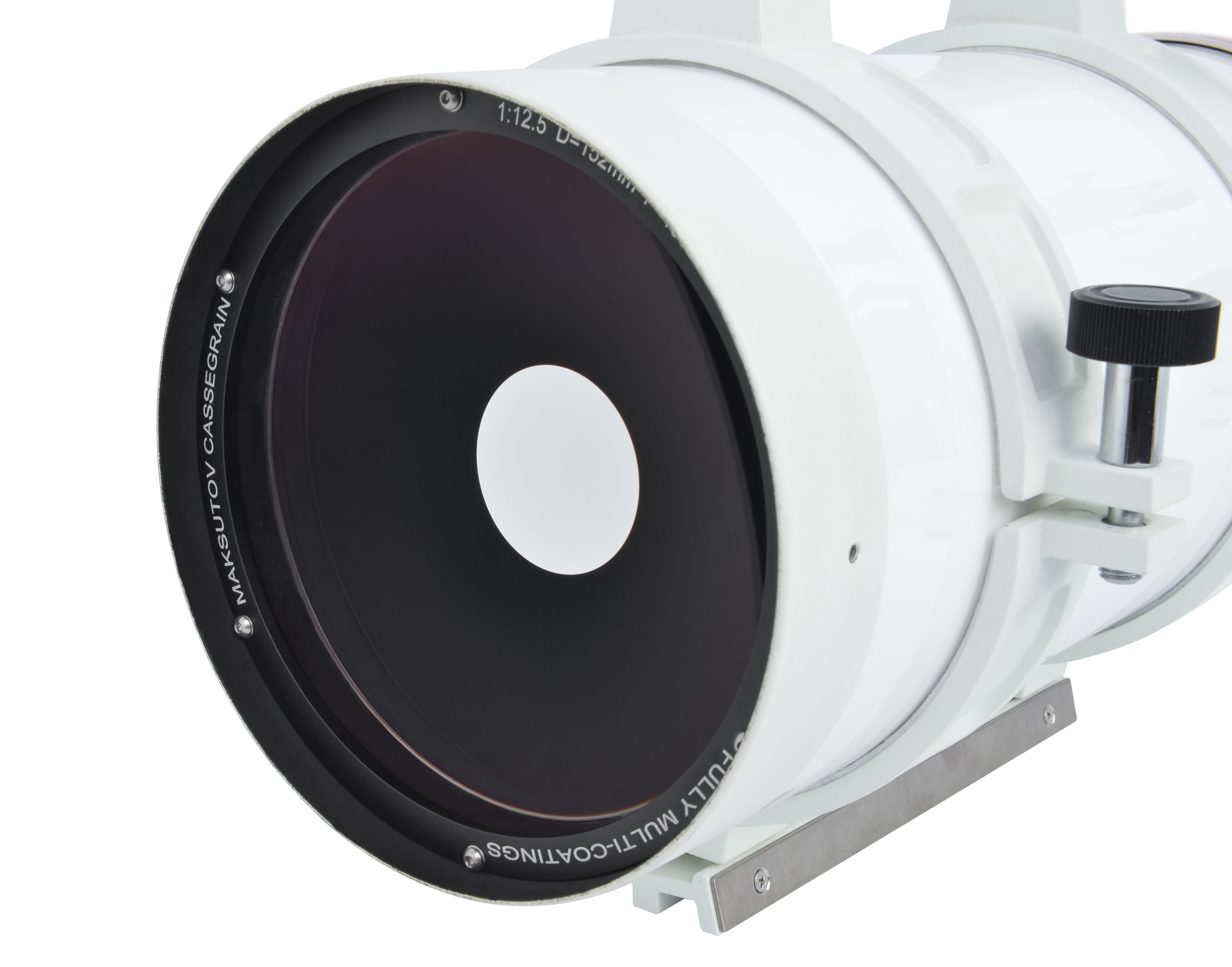 Un telescopio blanco con un extremo negro y un anillo plateado, con el texto "MAKSUTOV CASSEGRAIN".