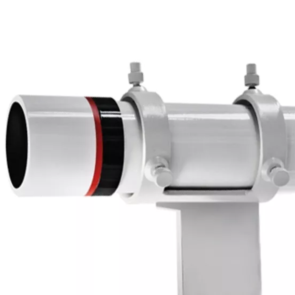 Primer plano de un telescopio blanco con una banda roja.