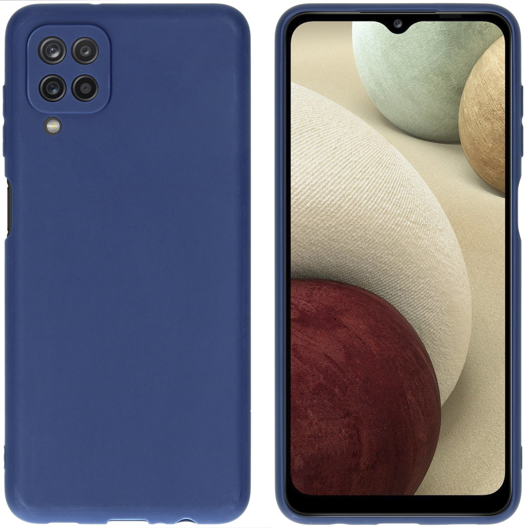 Een blauwe telefoonhoes met meerdere cameralenzen, naast een telefoon die een kleurrijke abstracte afbeelding weergeeft.