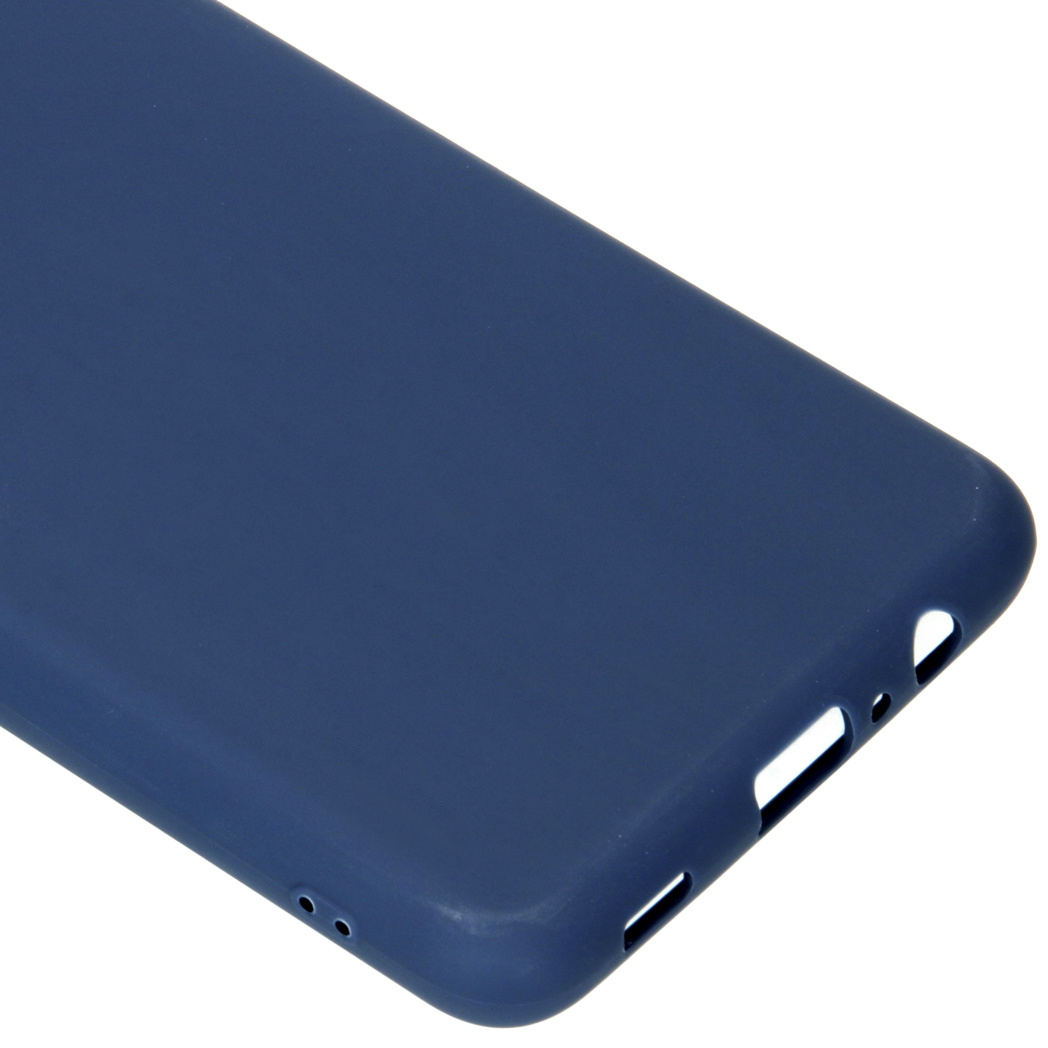 Close-up van een donkerblauwe telefoonhoes, met de zijkant met gaten.