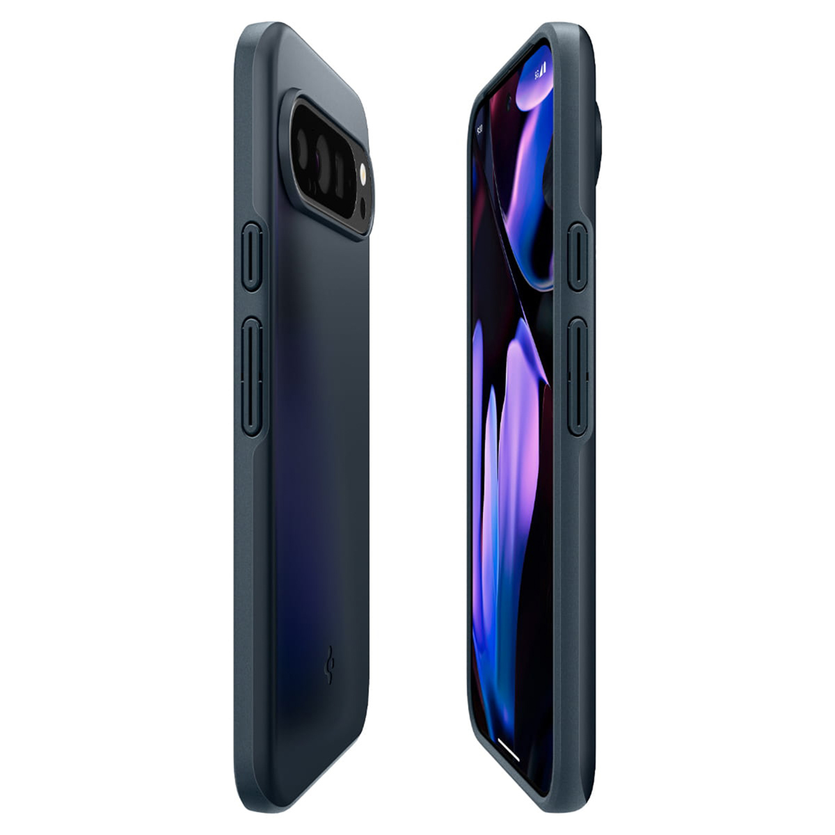 Zwei Telefone mit dunkelblauen Hüllen stehen nebeneinander auf einem weißen Hintergrund. Das linke Telefon zeigt die Rückseite.
