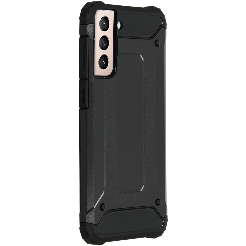 Zwarte robuuste telefoonhoes. De hoes heeft een uitsparing voor drie camera's en knoppen aan de zijkant.