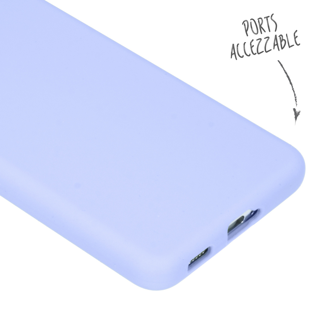 Een close-up van een lavendelkleurige telefoonhoes. De tekst 'PORTS ACCEZZABLE' staat naast een pijl. De hoes heeft openingen voor poorten.