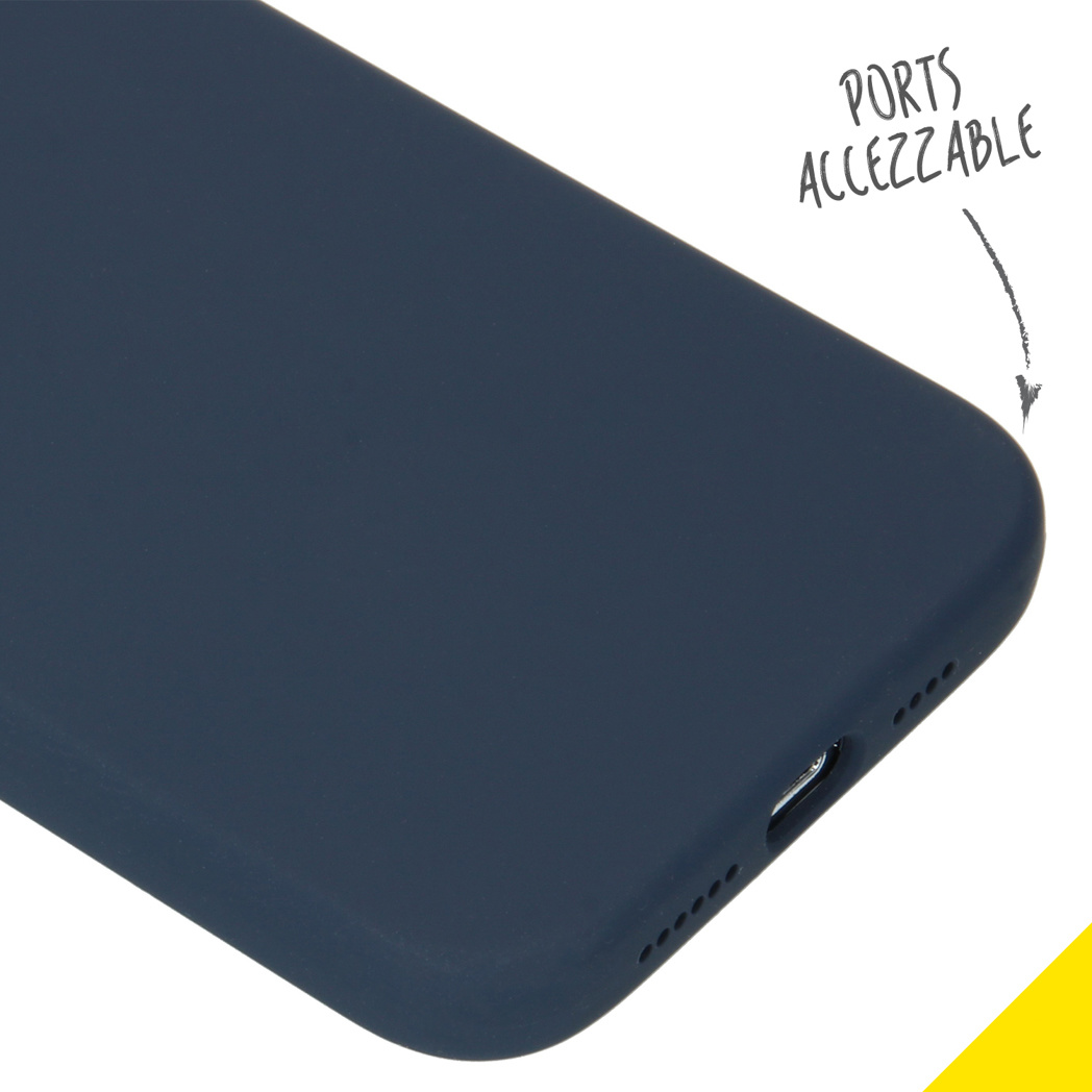 Gros plan sur une coque de téléphone bleu marine avec un port de chargement.