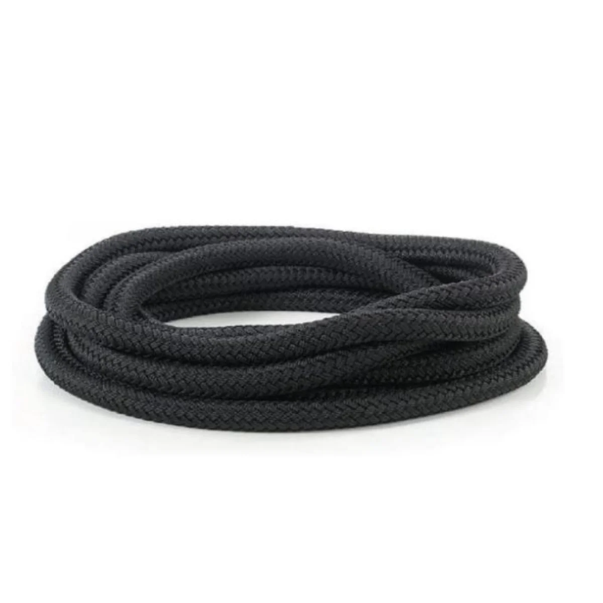 Corde noire enroulée, sur une surface blanche. La corde a une texture tressée.