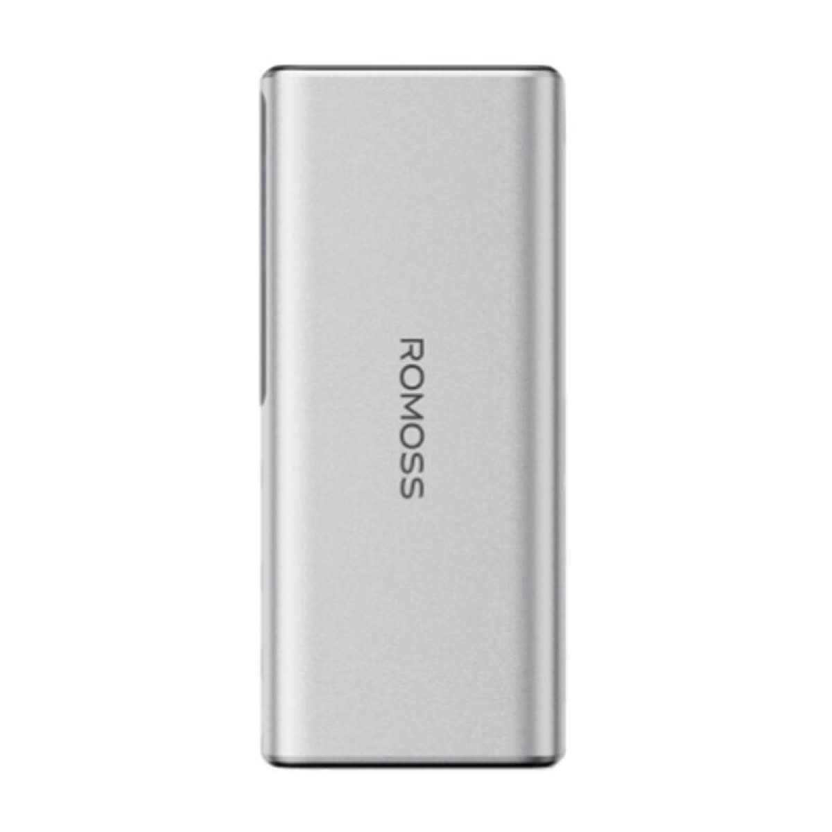 Eine silberne Powerbank mit dem Wort "ROMOSS" darauf.