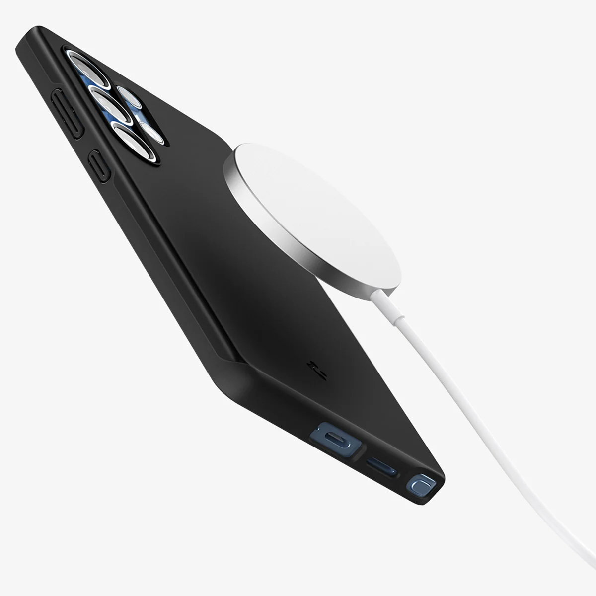 Un téléphone noir avec un chargeur connecté. Il y a un cercle blanc à l'arrière.