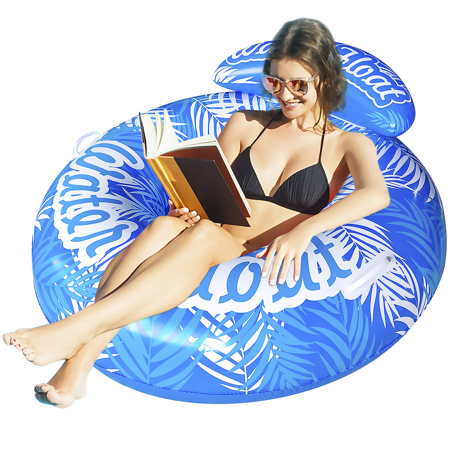 Donna in bikini nero, legge un libro mentre galleggia su un galleggiante blu a fantasia.
