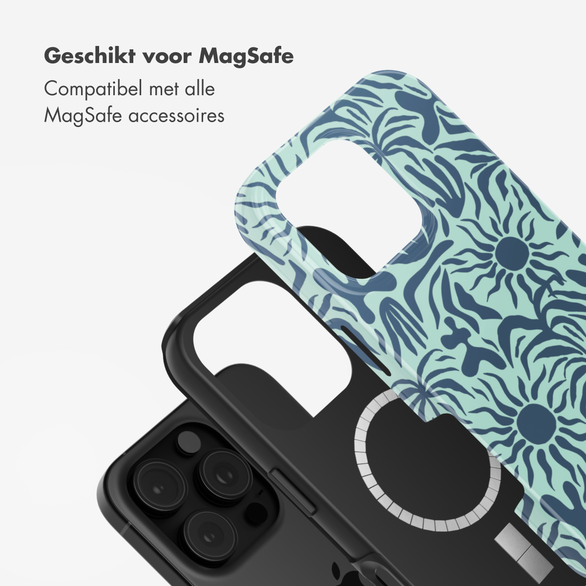 Zwarte telefoonhoes met een bloemenontwerp geopend, met de binnenkant met een MagSafe-ring.