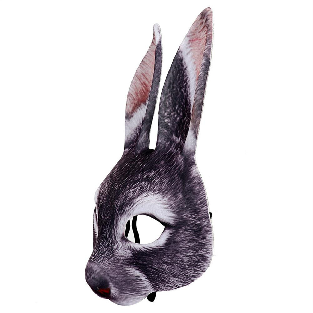 Eine Hasenmaske mit weißem Gesicht, grauem Fell, schwarzen Augenlöchern und roter Nase.