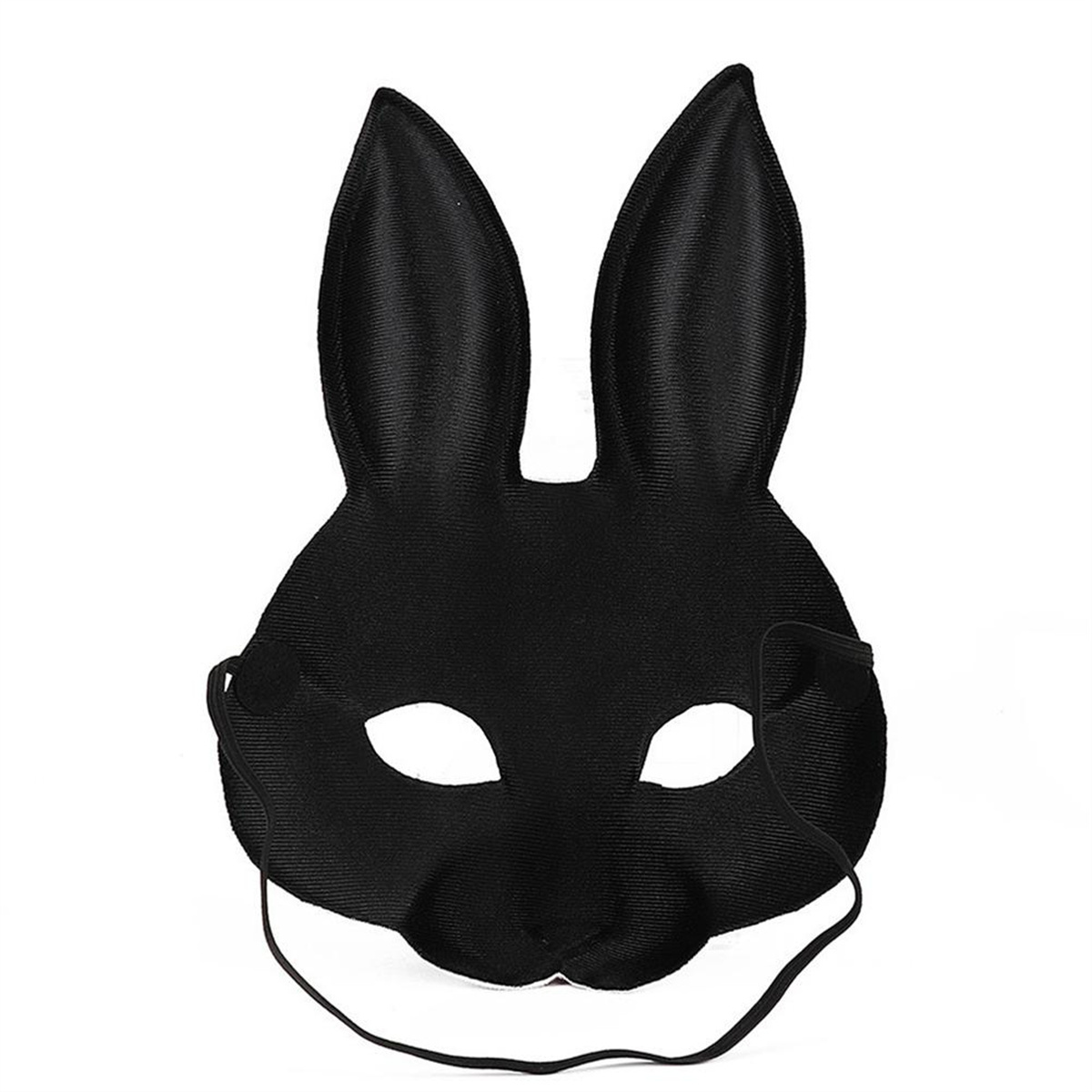 Eine schwarze Hasenmaske mit Augenlöchern und einem elastischen Band auf weißem Hintergrund.
