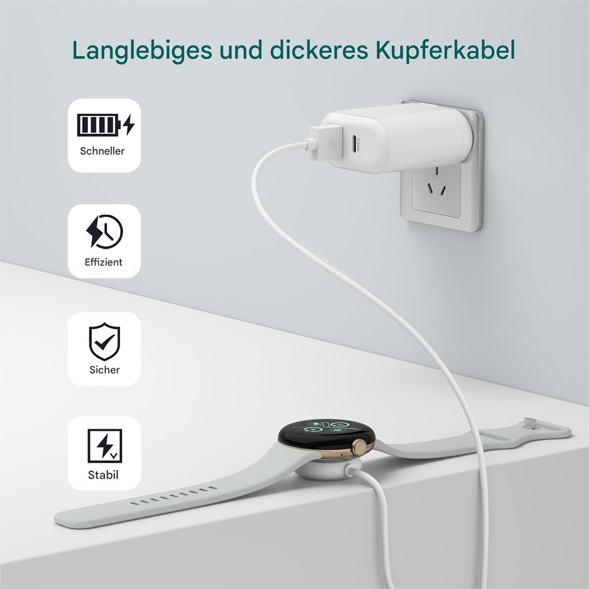 Ein Lade-Setup. Eine Smartwatch wird mit einem weißen Kabel und einem Wandladegerät aufgeladen.