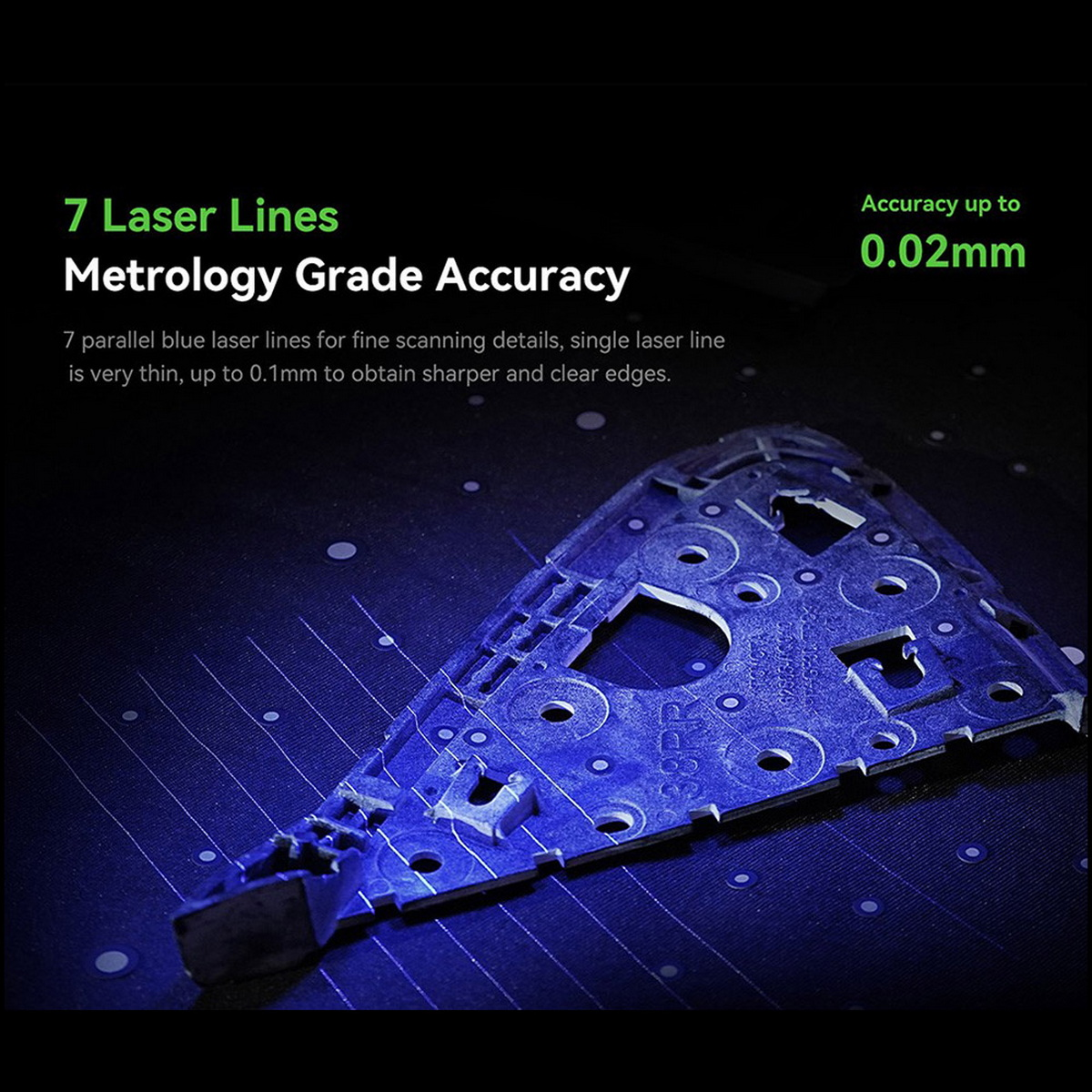 Obraz czarnego obiektu z niebieskimi liniami laserowymi na ciemnej powierzchni, widoczny tekst o dokładności.