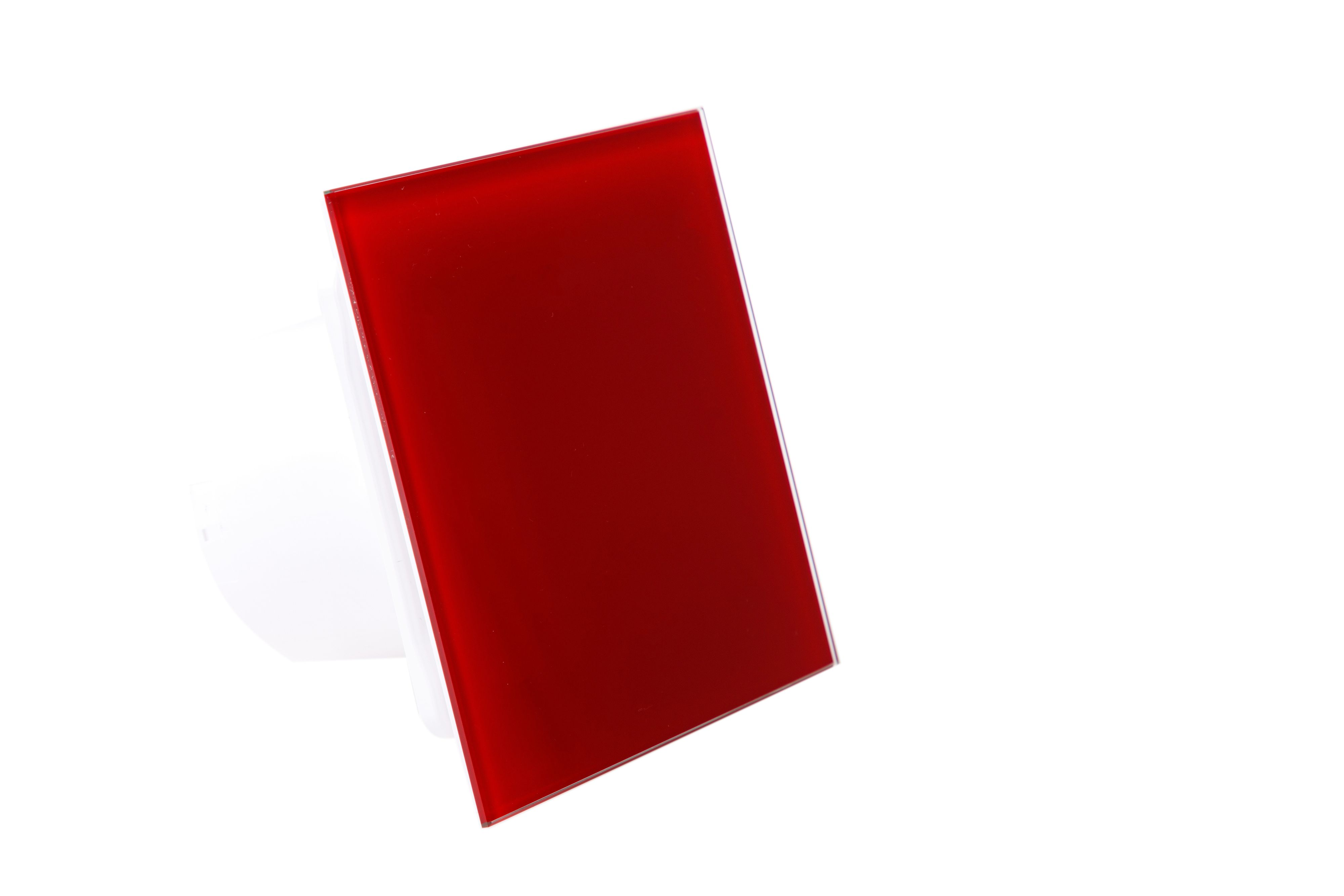 Roter Glasblock schräg auf weißer Oberfläche, der das Licht reflektiert.