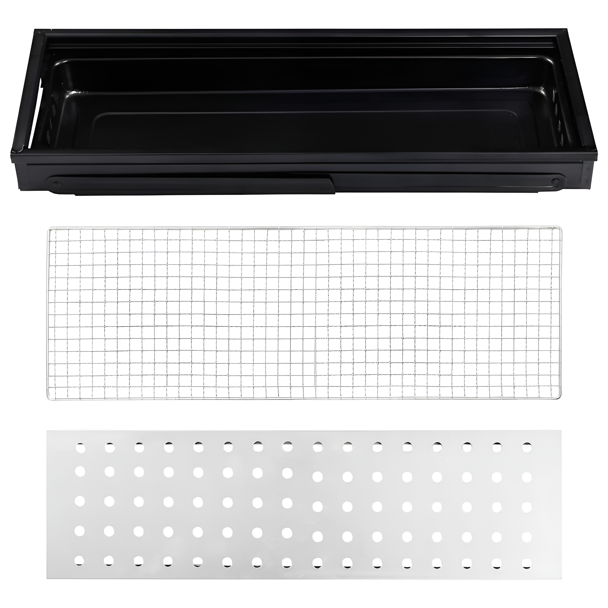 Schwarze Grillkomponenten: eine Schale, ein Drahtgitter und eine Metallplatte mit Löchern.